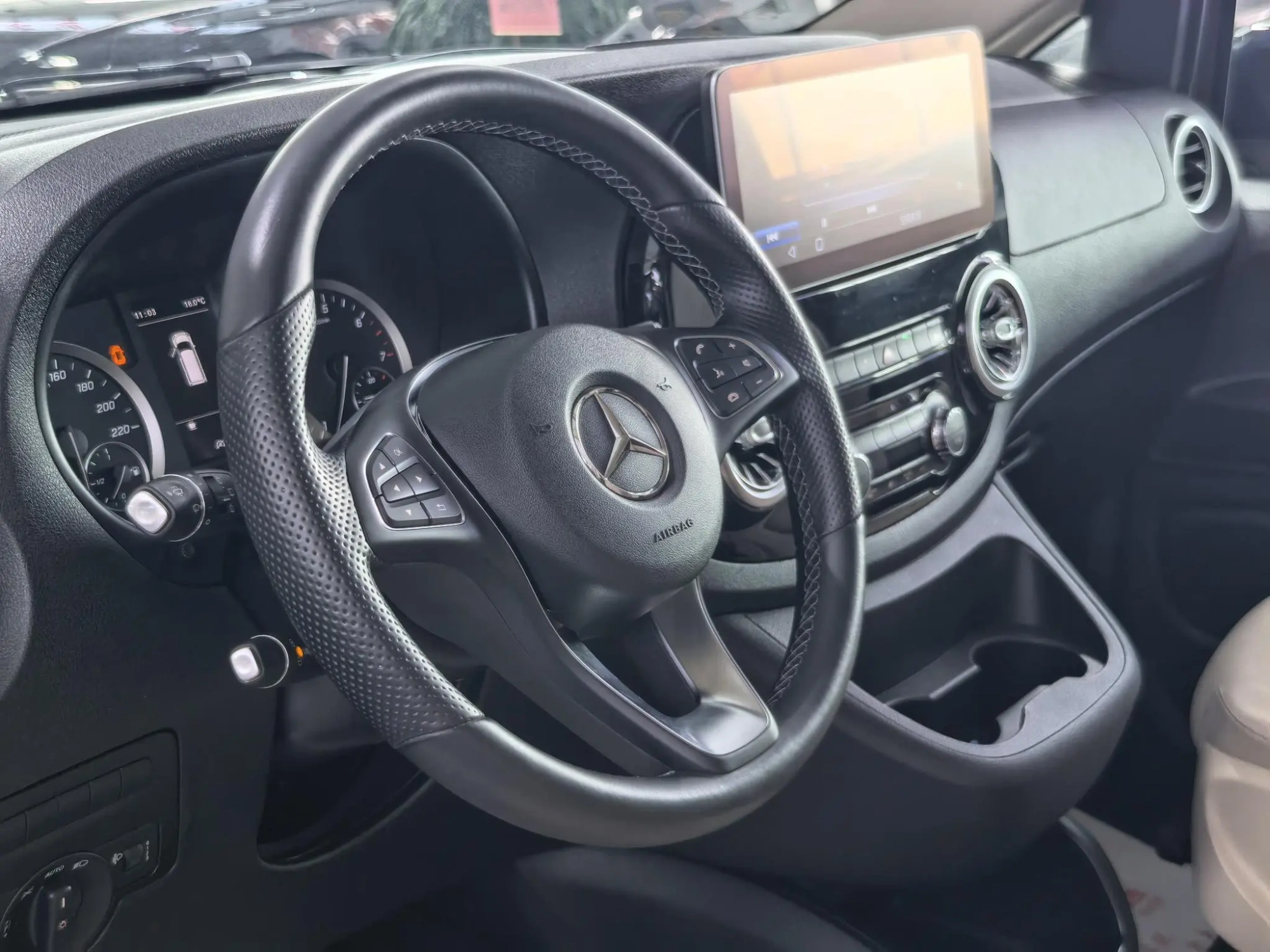Mercedes-Benz Vito 2.0T Business Edition 7 Seats
