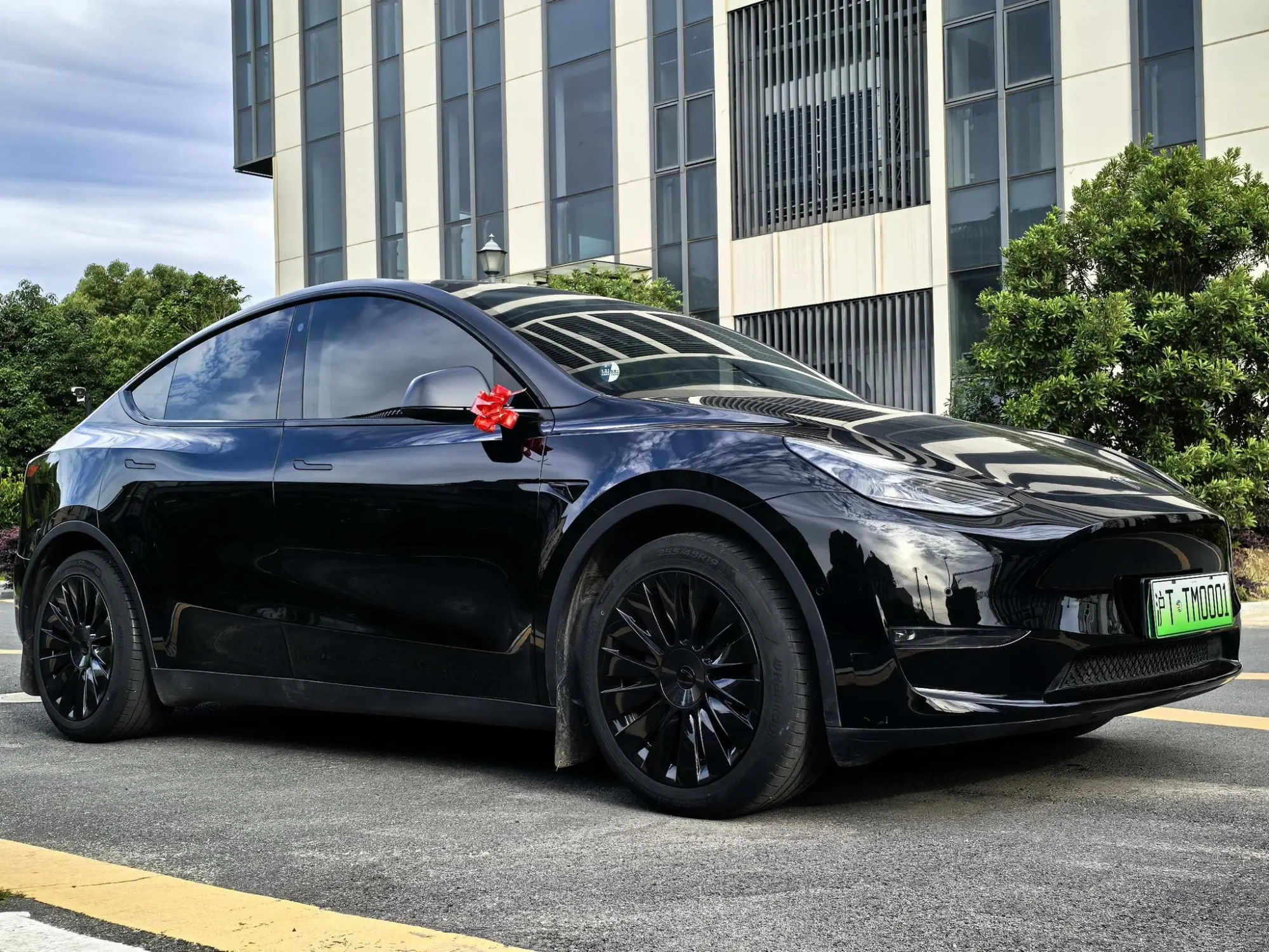 Tesla Model Y Long battery life all-wheel drive version