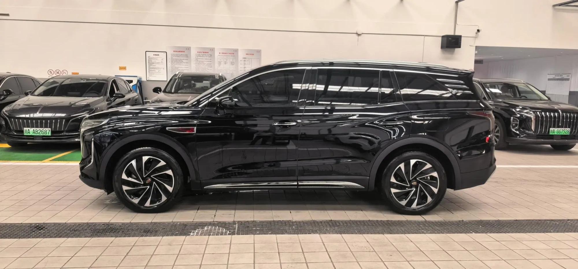 Hongqi Hongqi HS7 PHEV 2.0T four-wheel drive Qichang version 7 seats