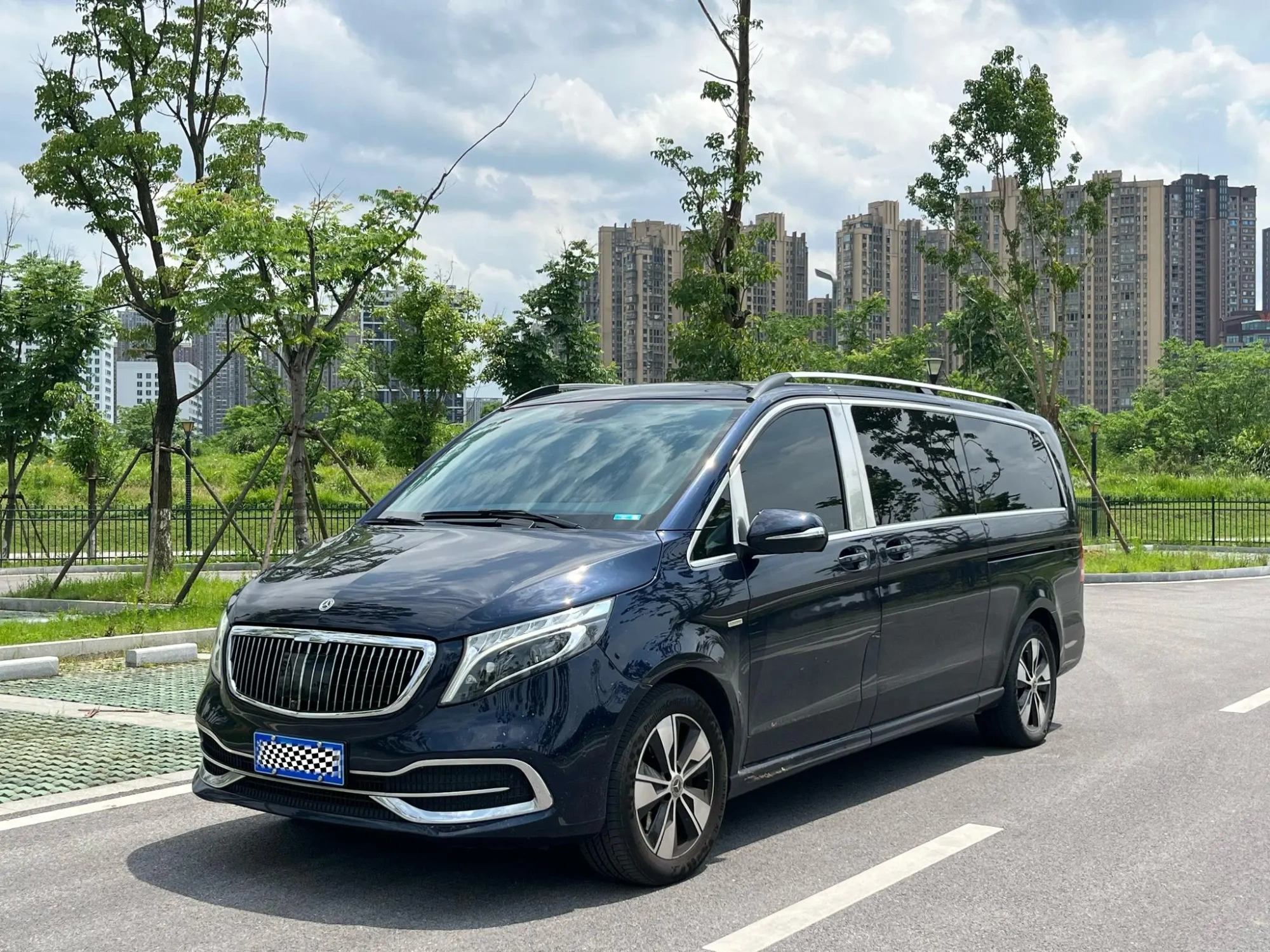 Mercedes-Benz Mercedes-Benz V-class V 260 L Long Wheelbase Premium Edition