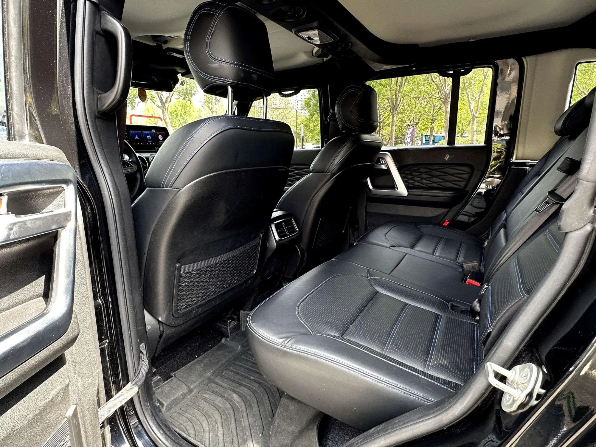 Beijing Beijing off-road BJ40 2.0T automatic four-wheel drive City Hunter edition knight type
