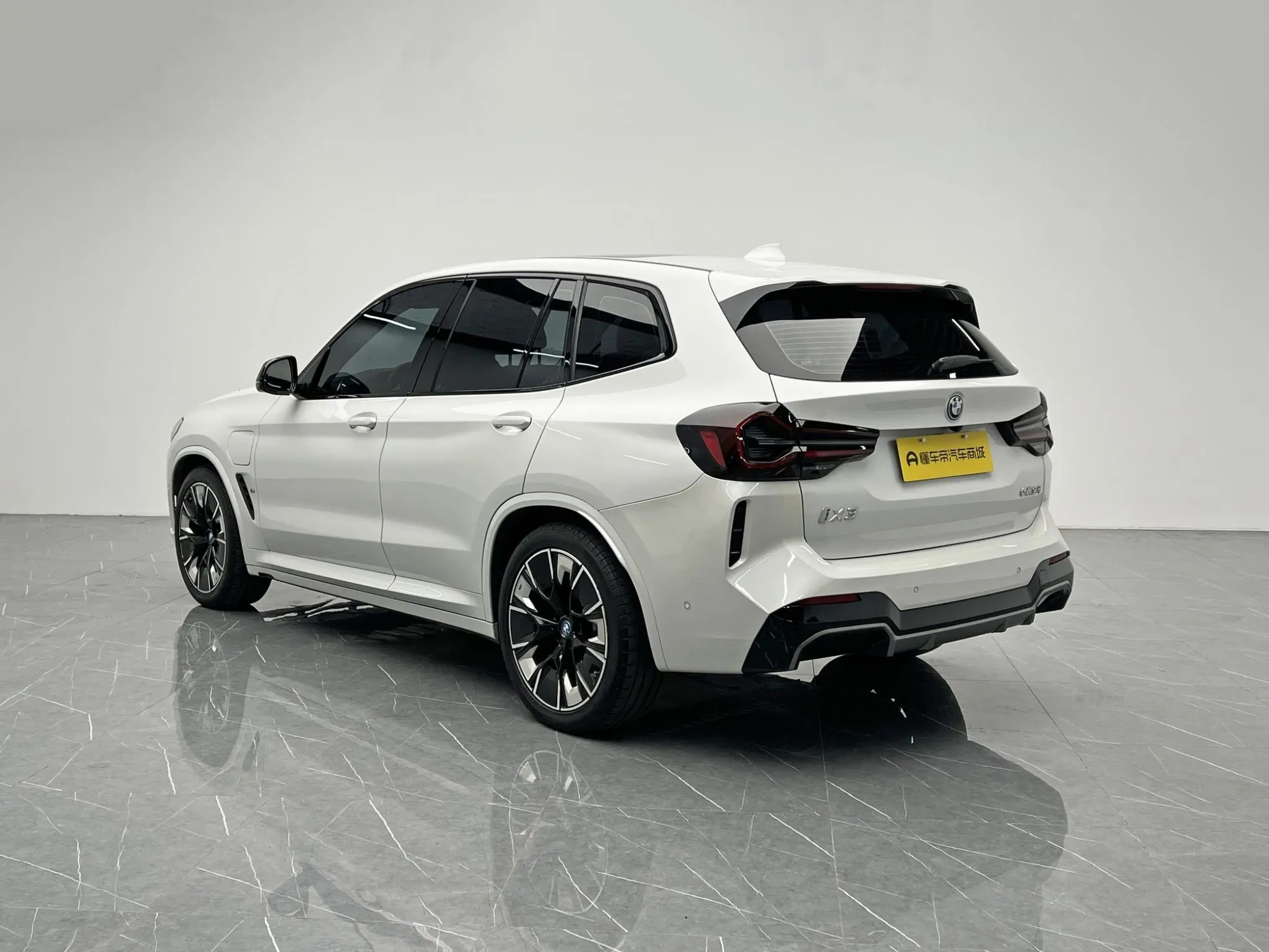 BMW BMW iX3 Creative collar type