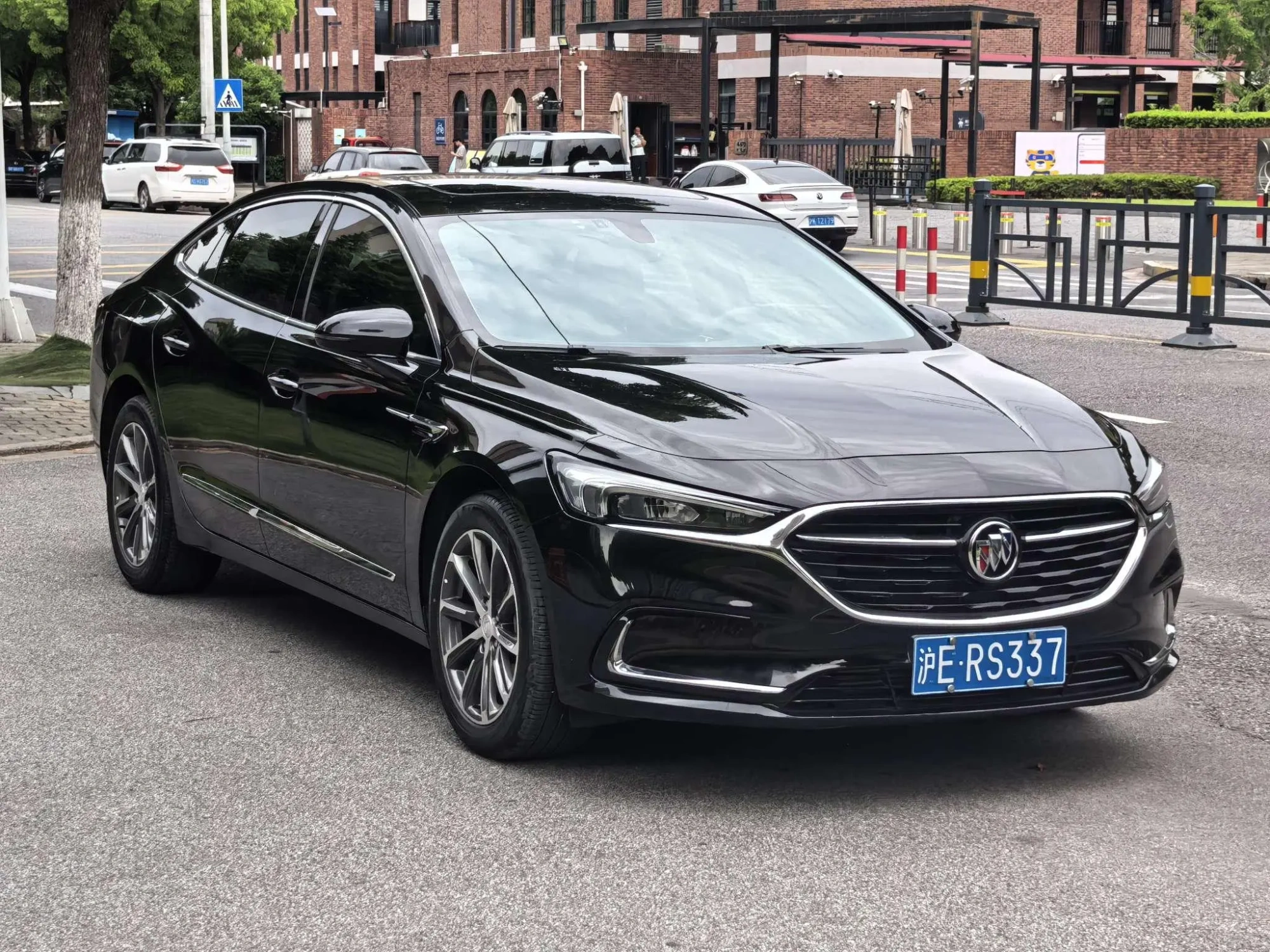 Buick Lacrosse 652T luxury