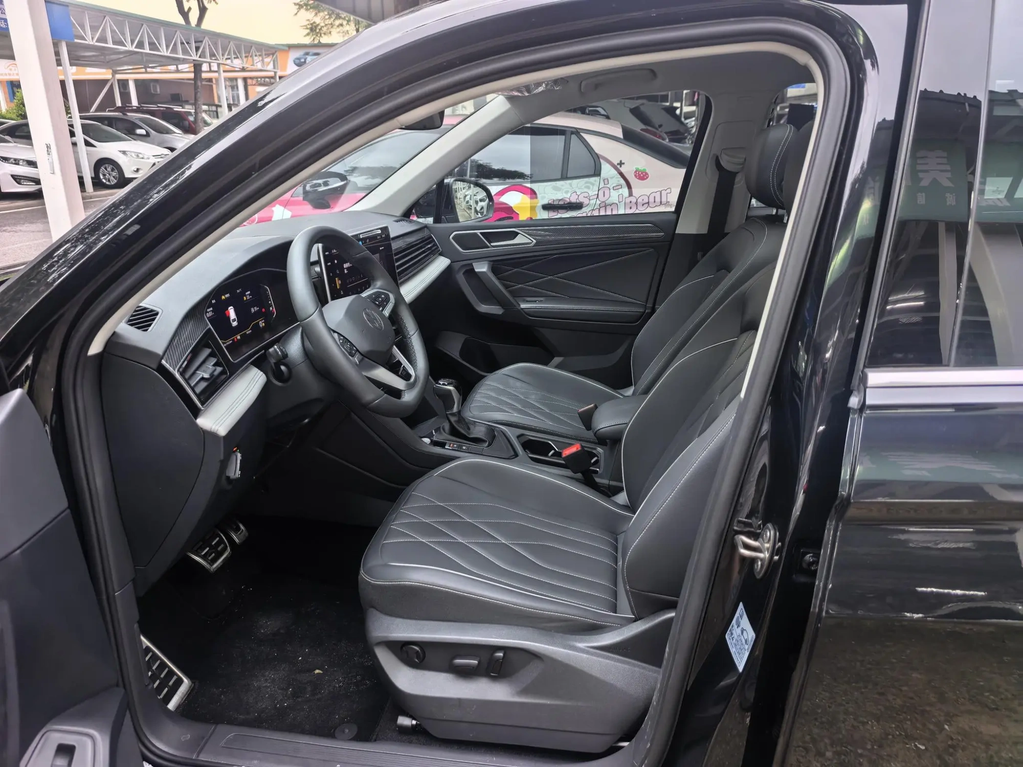 Volkswagen Tiguan L Outstanding 330TSI two-wheel drive R-Line Longyao version