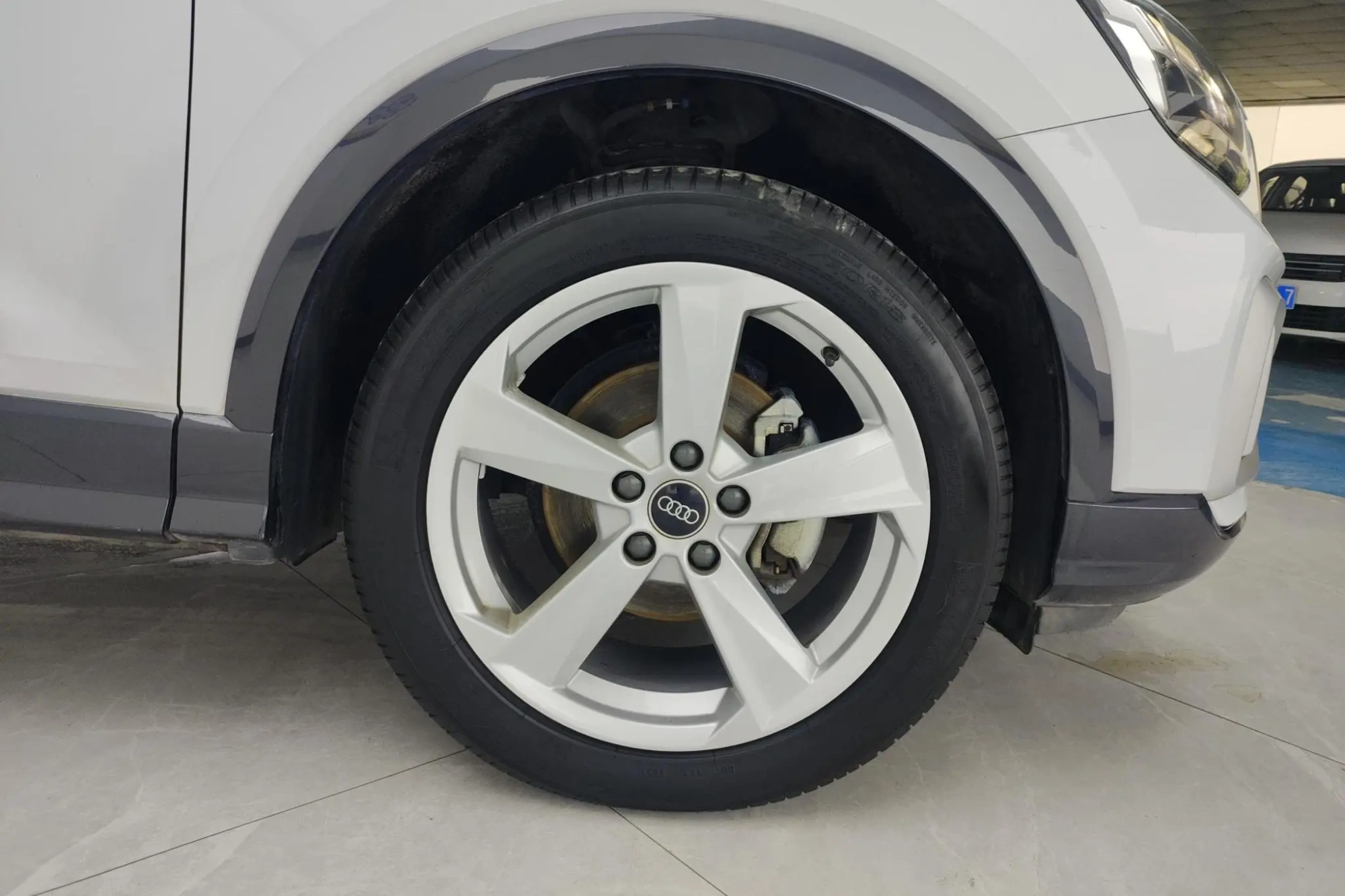 Audi Audi Q2L 35 TFSI aggressive and elegant type