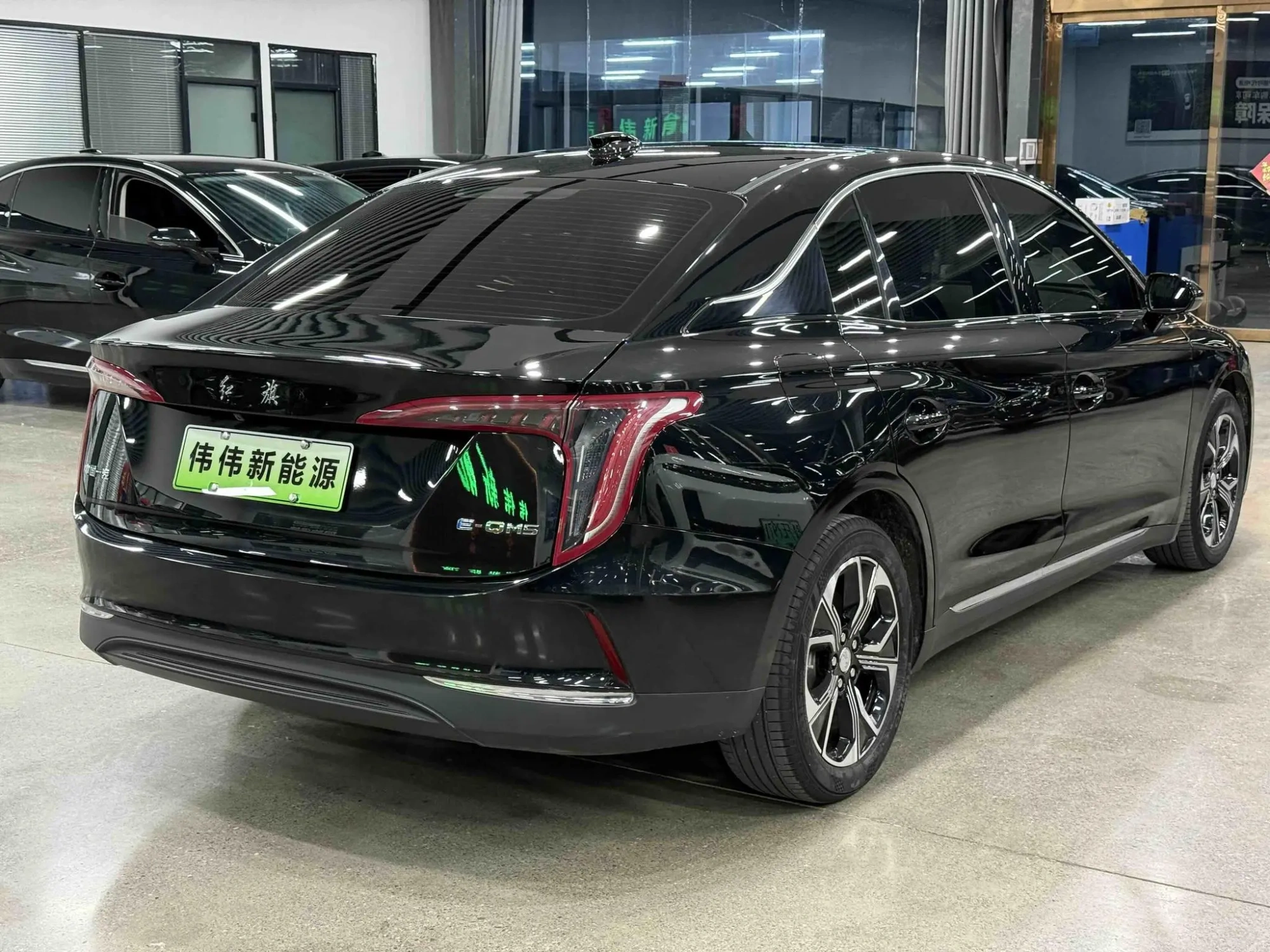 Hongqi Hongqi E-QM5 Basic Travel Version