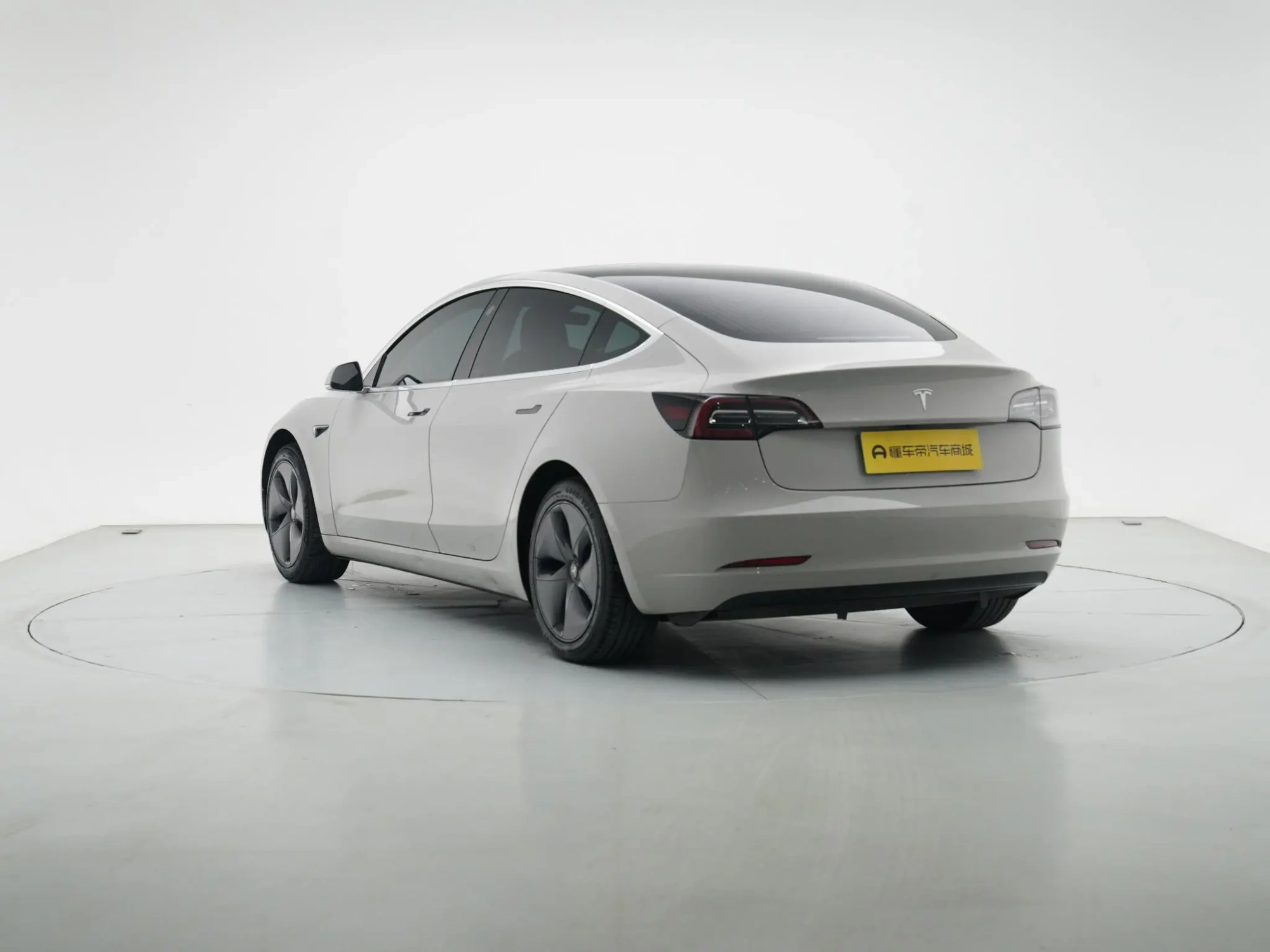Tesla Model 3 Upgraded version of standard battery life rear drive