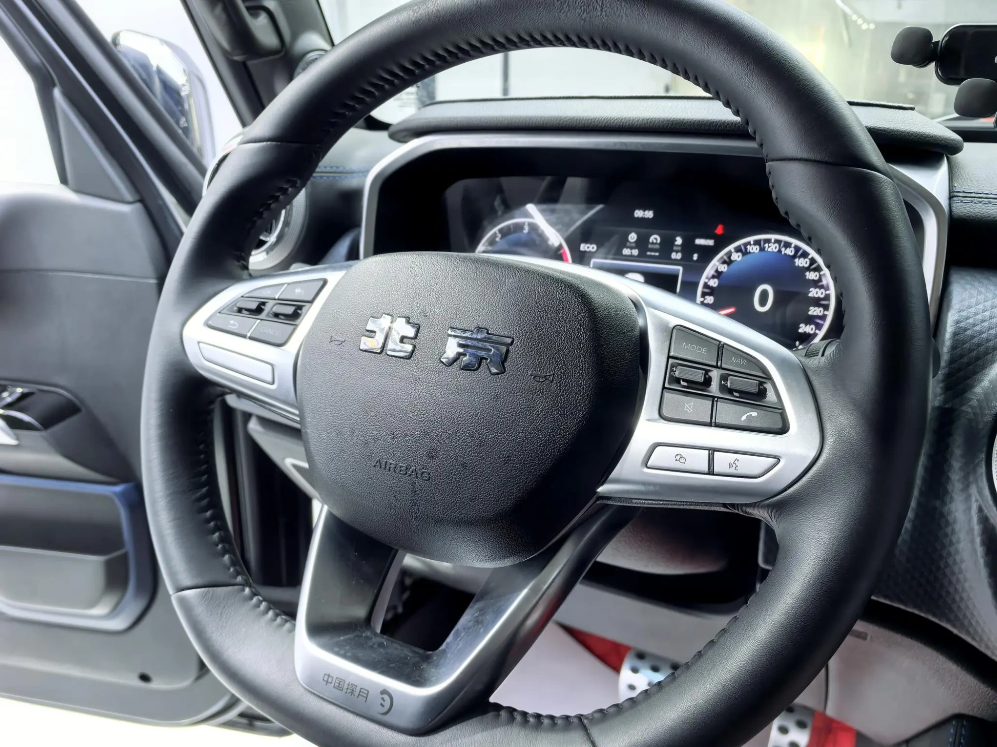Beijing Beijing off-road BJ40 2.0D automatic four-wheel drive blade Hero version knight type