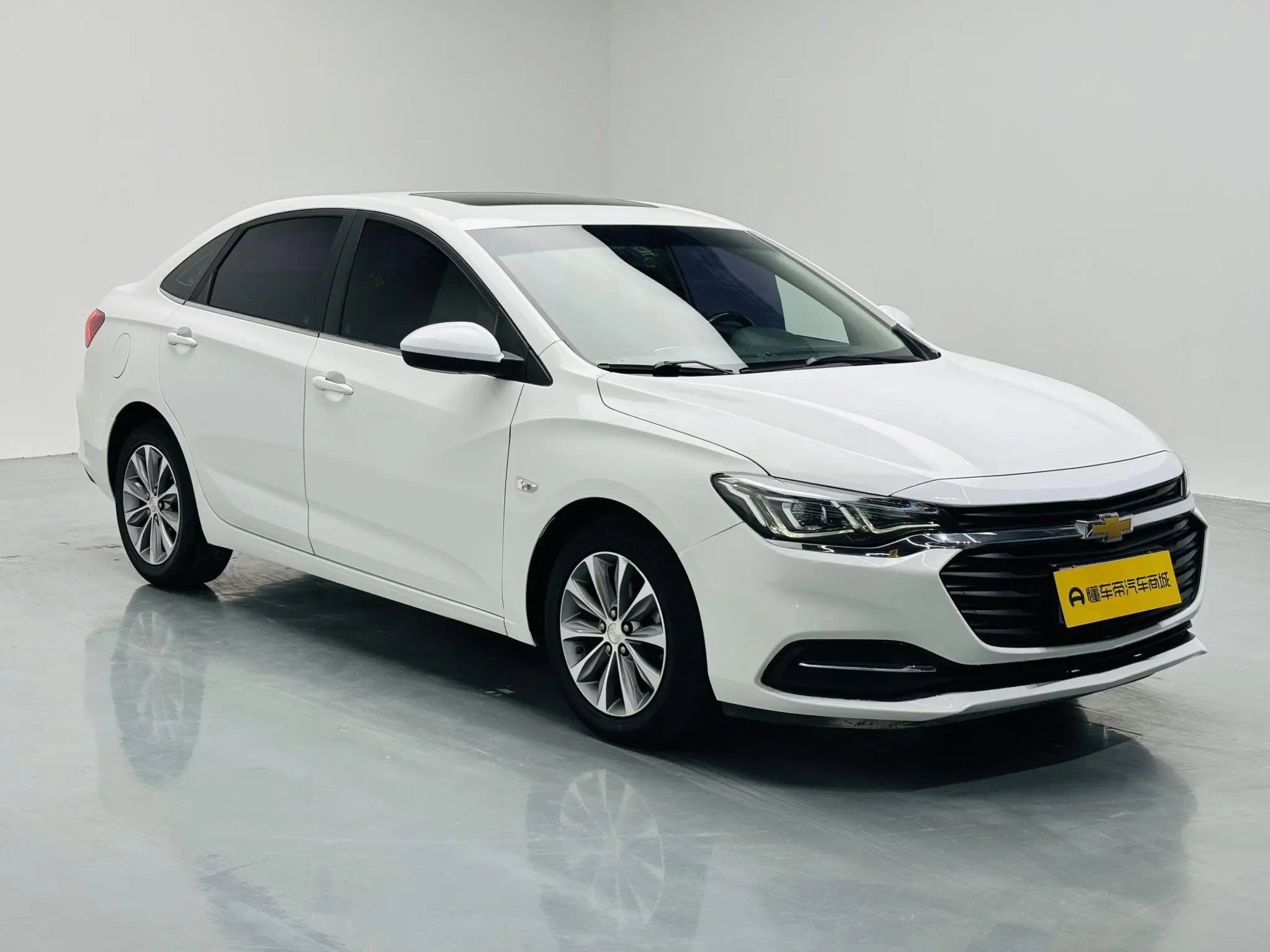 Chevrolet Cruze 320 automatic Enjoy Skylight version