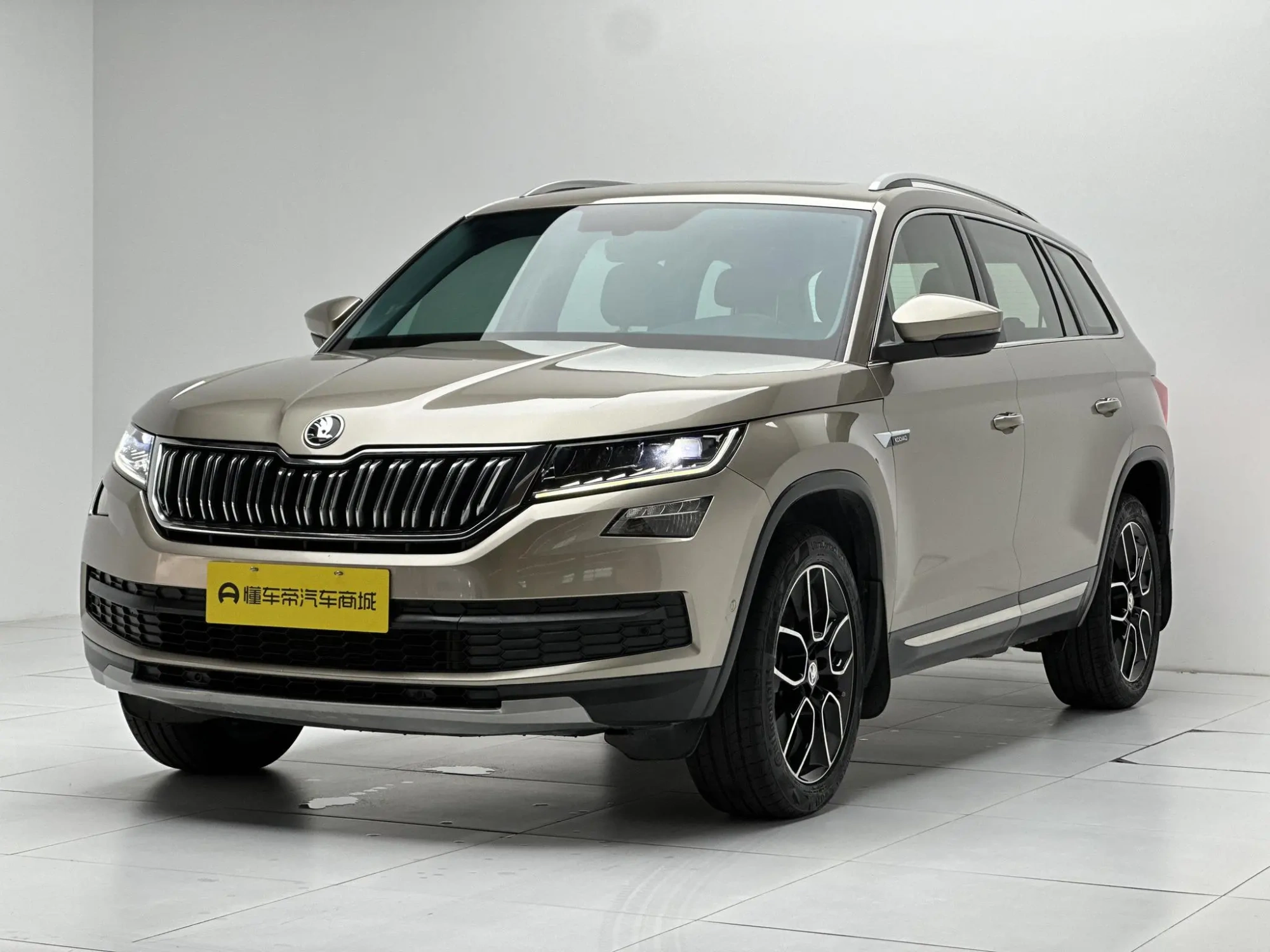 Skoda Kodiak Facelifted ZI330 7-seater two-wheel drive luxury premium edition Country VI