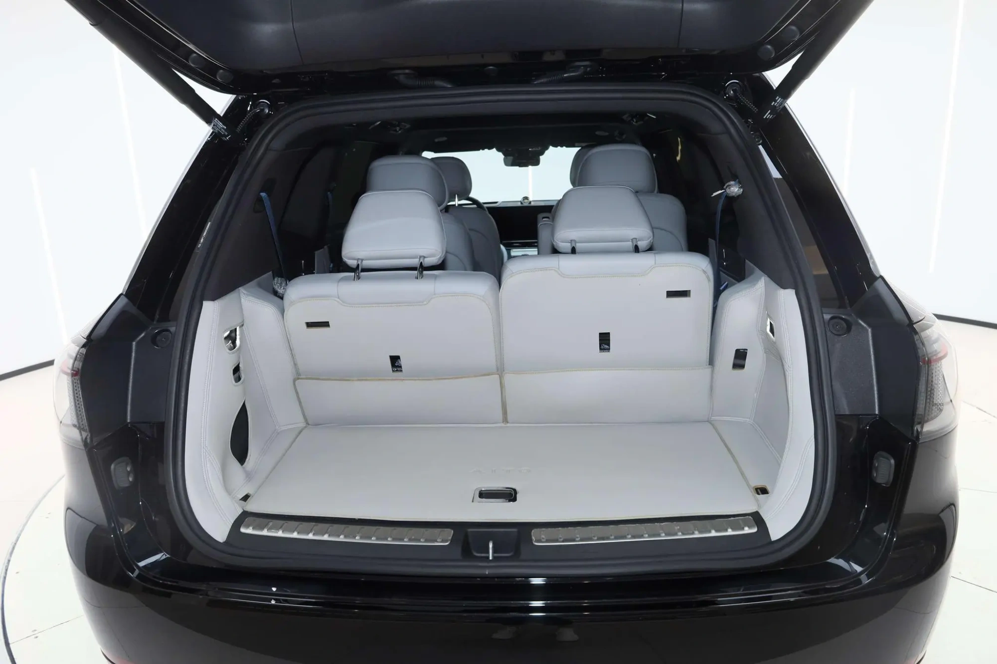 AITO Ask the world M9 Extended range Ultra six-seater version