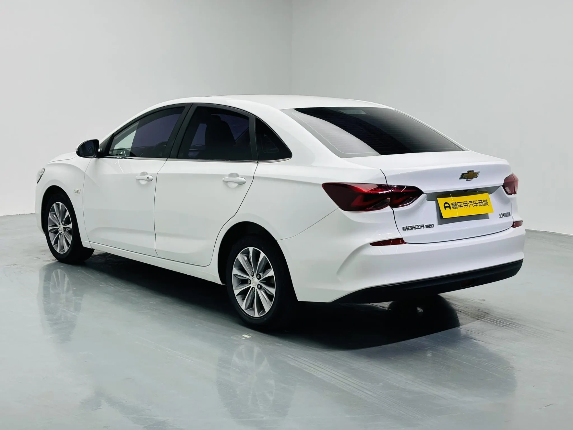 Chevrolet Cruze 320 automatic Enjoy Skylight version