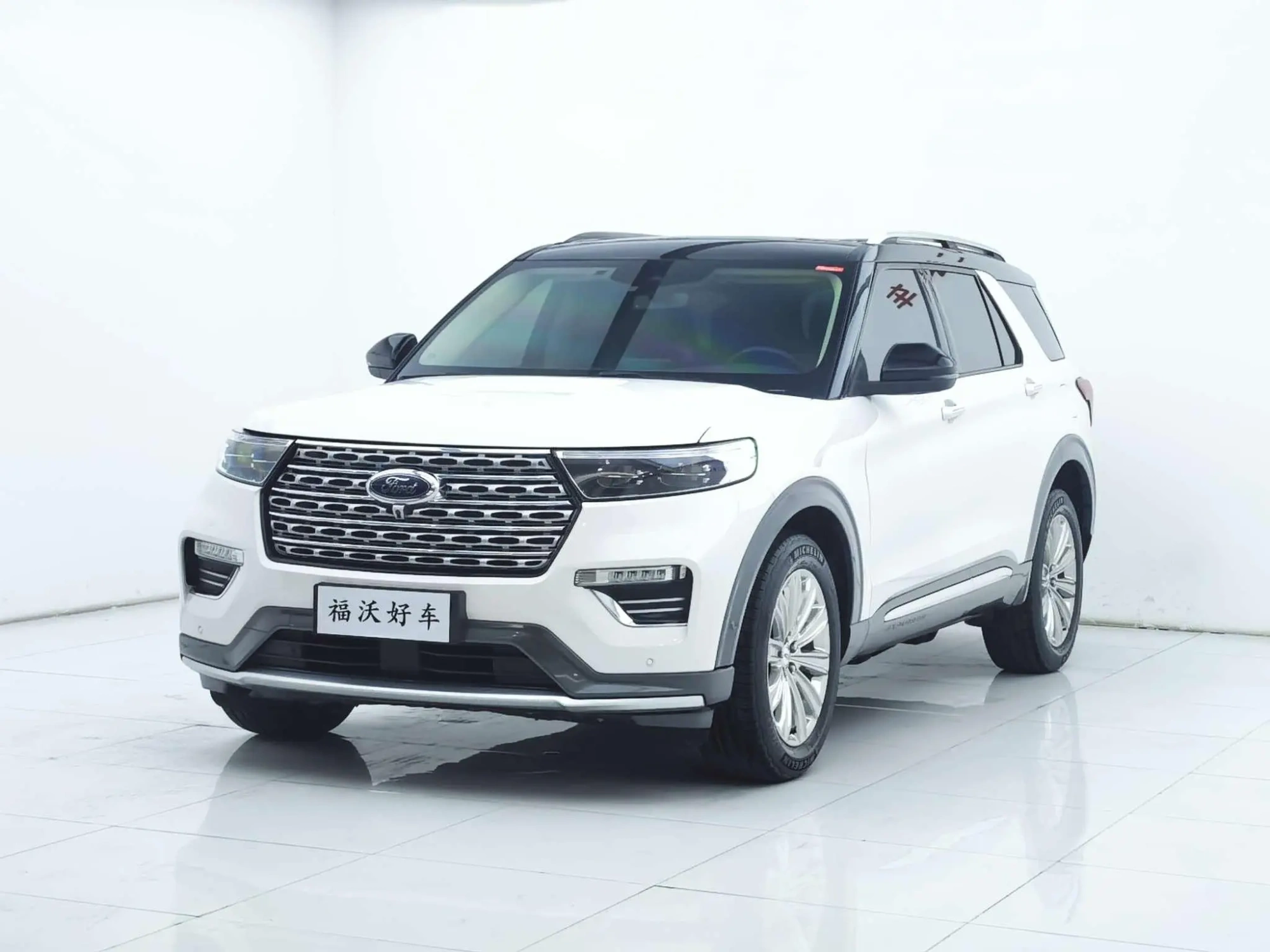 Ford Explorer EcoBoost 285 four-wheel drive titanium version 6 seats