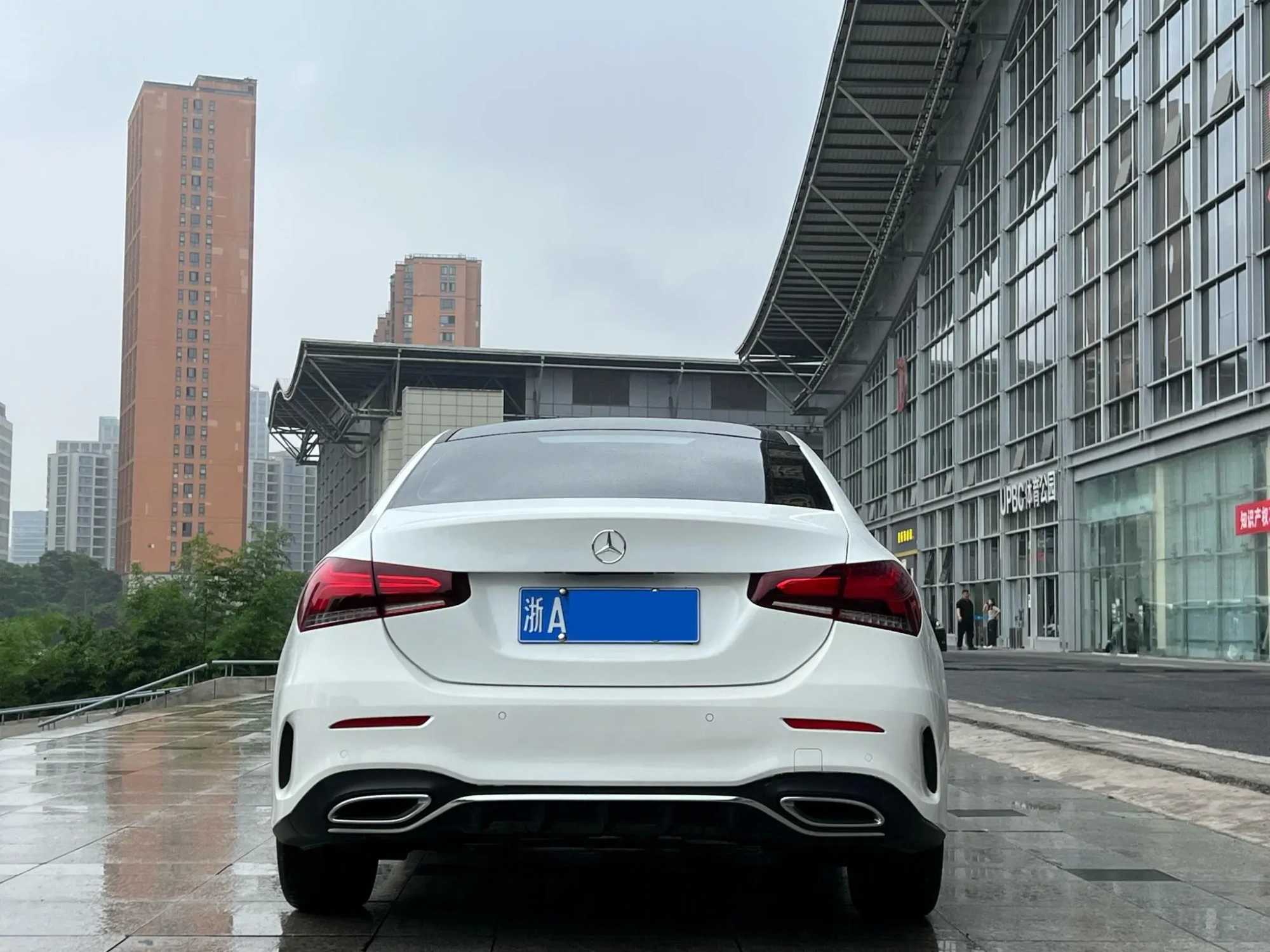Mercedes-Benz Mercedes-Benz A-class A 200 L sports sedan dynamic Version