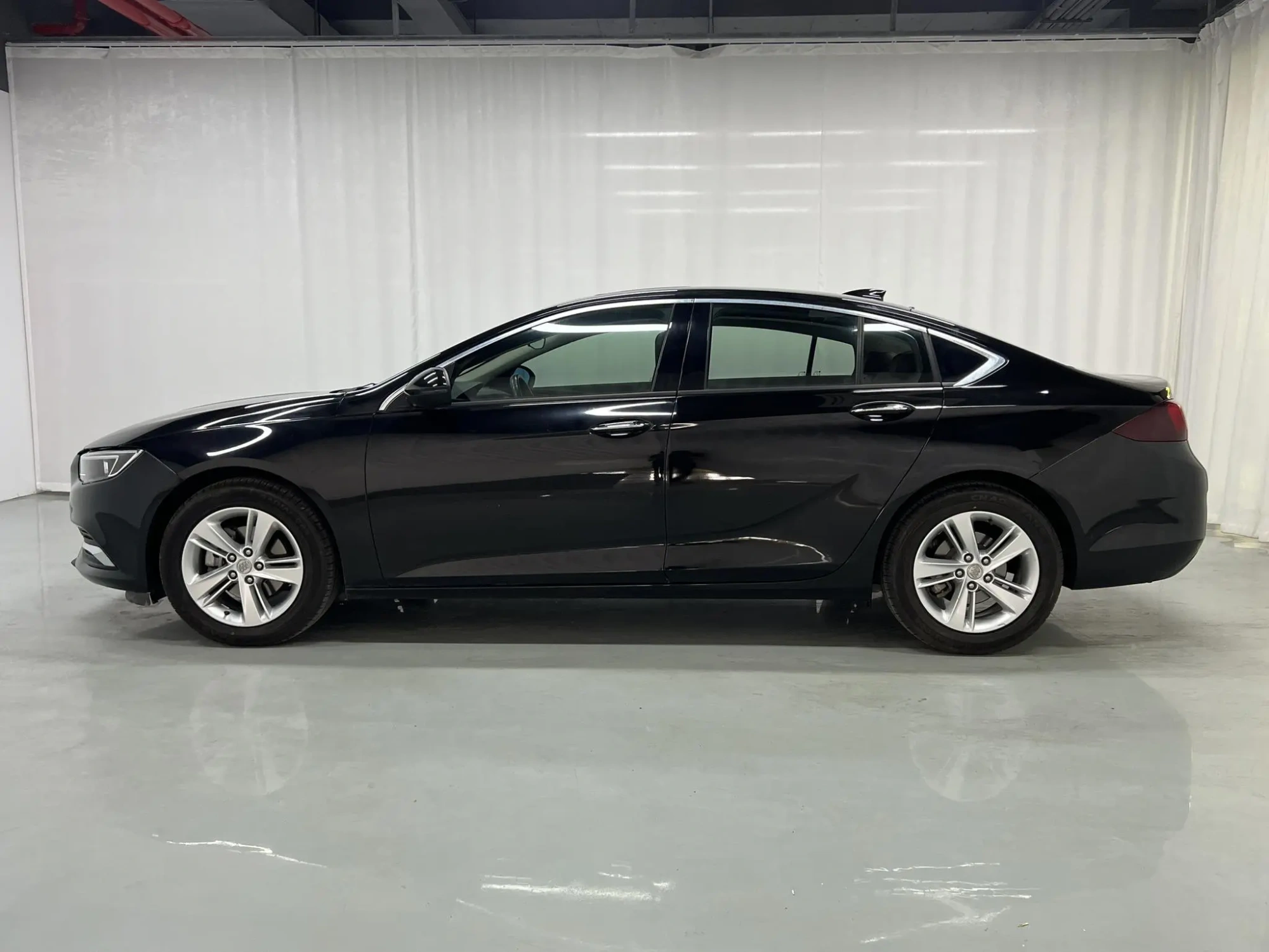Buick Regal 20T Elite Country VI