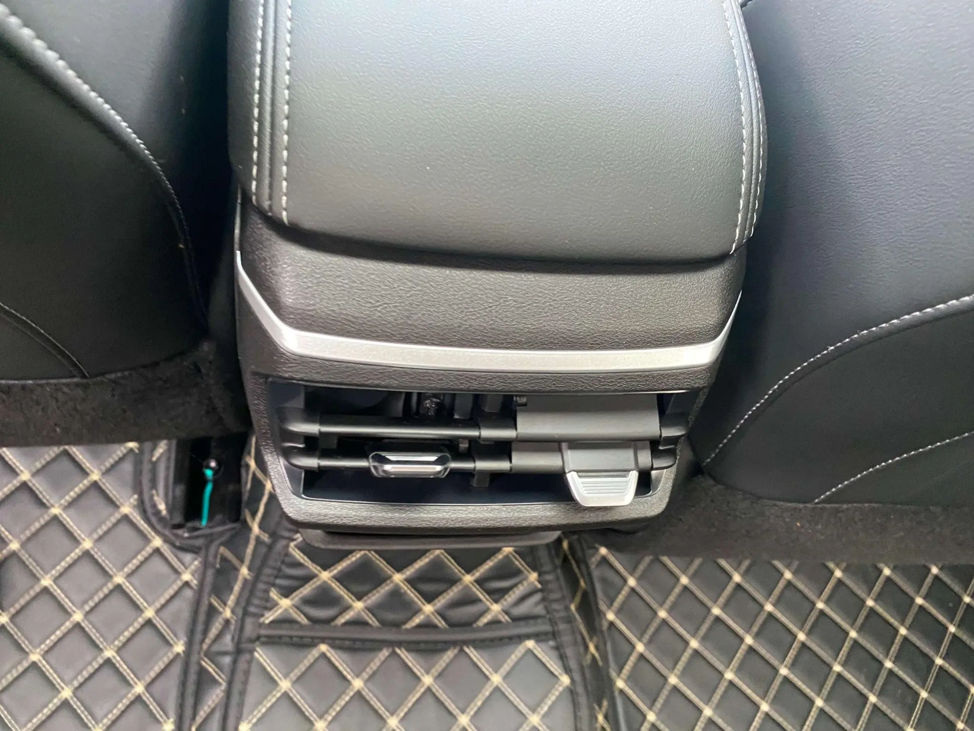 Geely Emgrand 4th generation Champion Edition 1.5L CVT Luxury