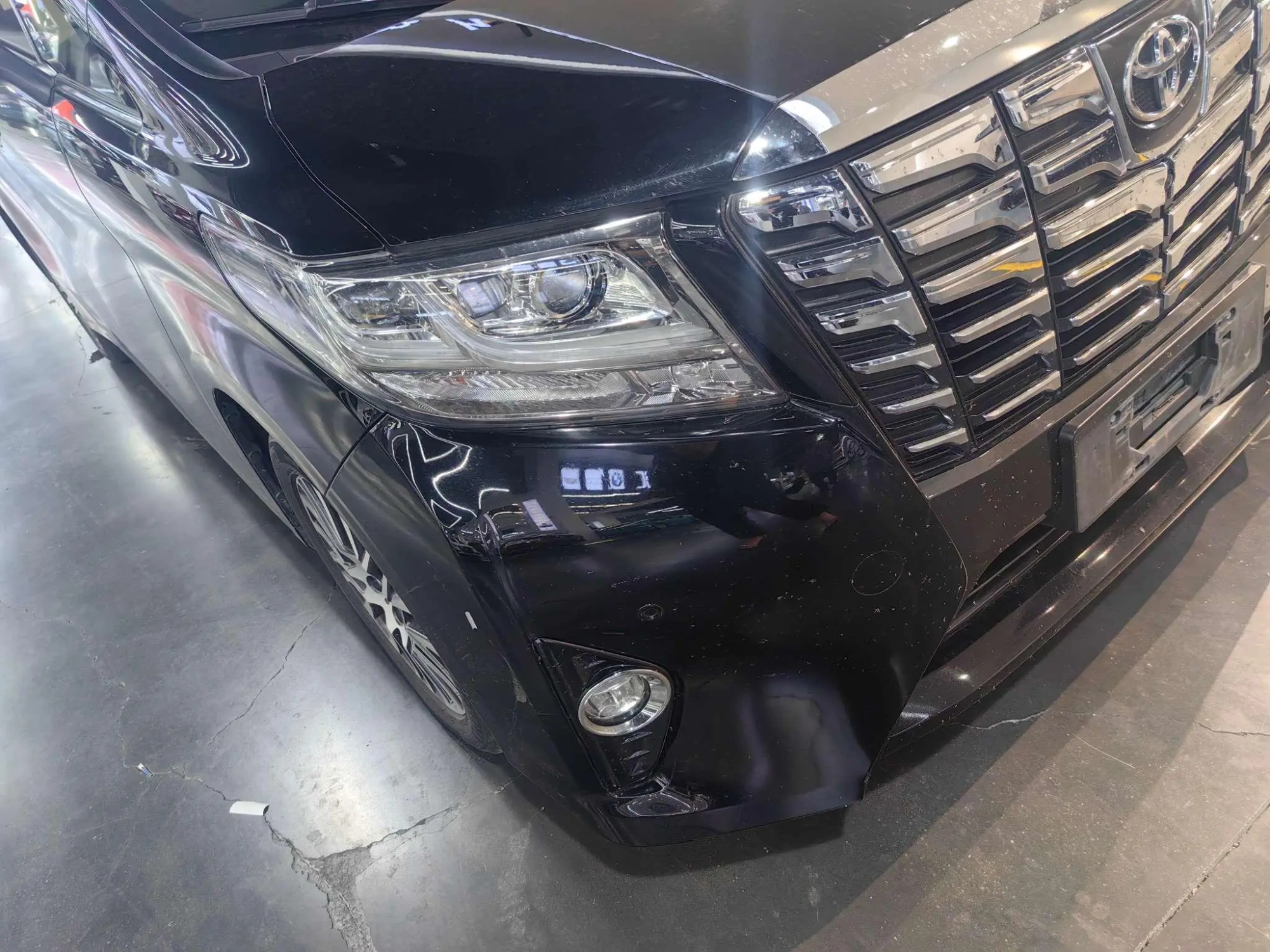 TOYOTA Elfa 3.5L Deluxe Edition