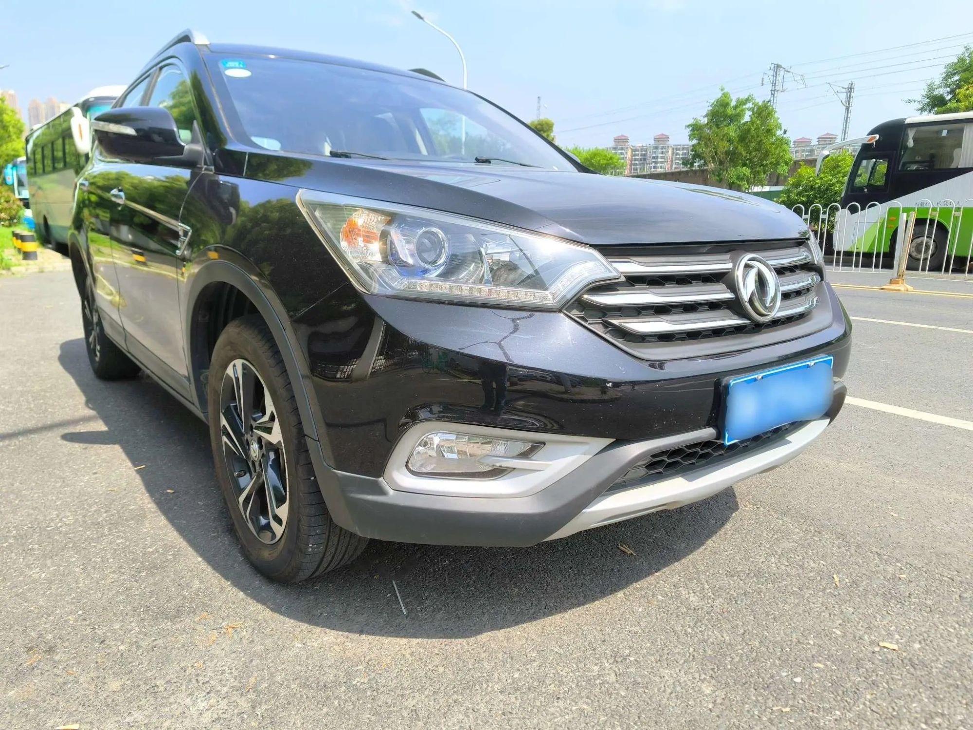 Dongfeng Fengshen Dongfeng Fengshen AX7 2.0L automatic Zhiyi type