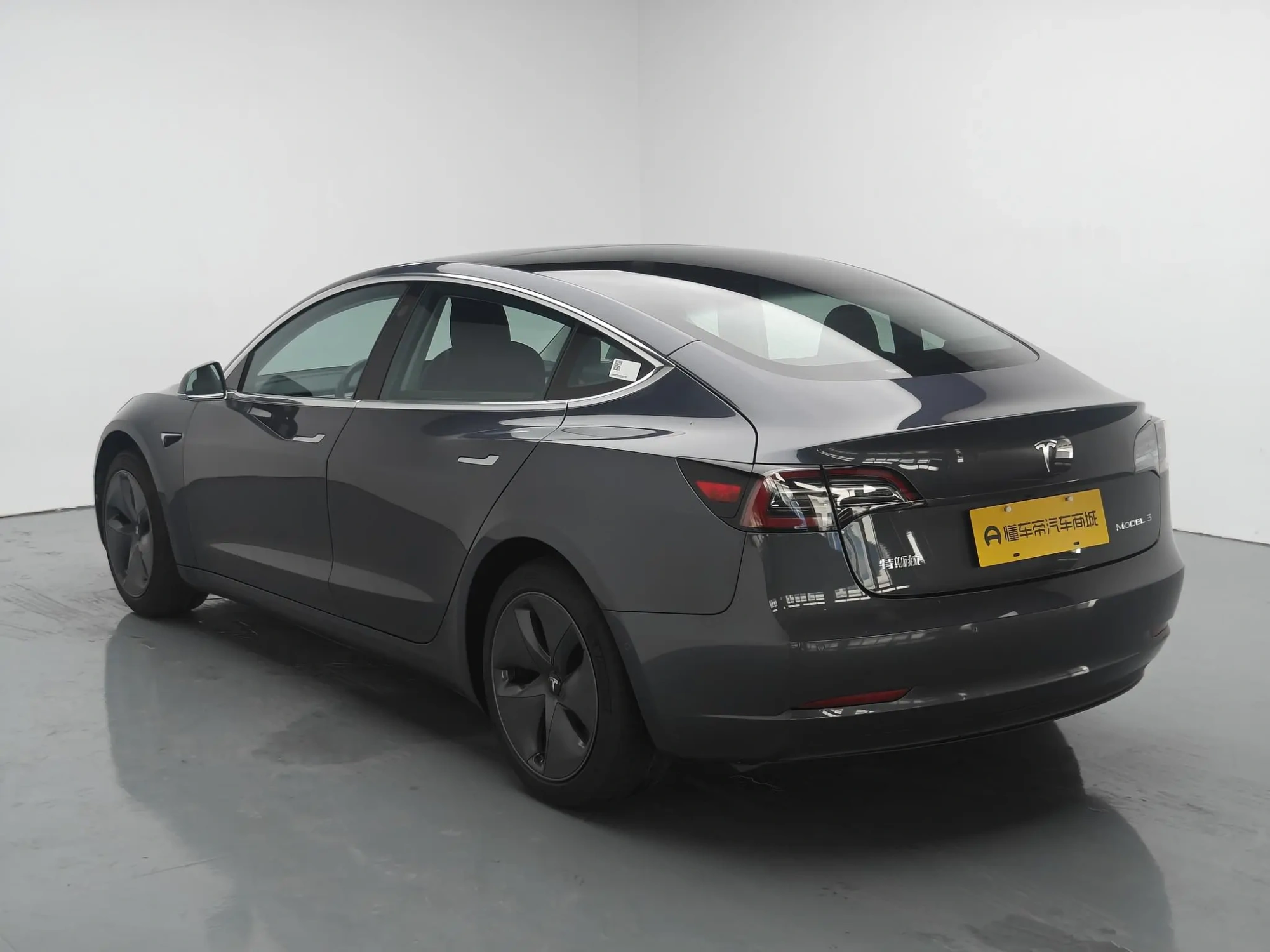 Tesla Model 3 Upgraded version of standard battery life rear drive