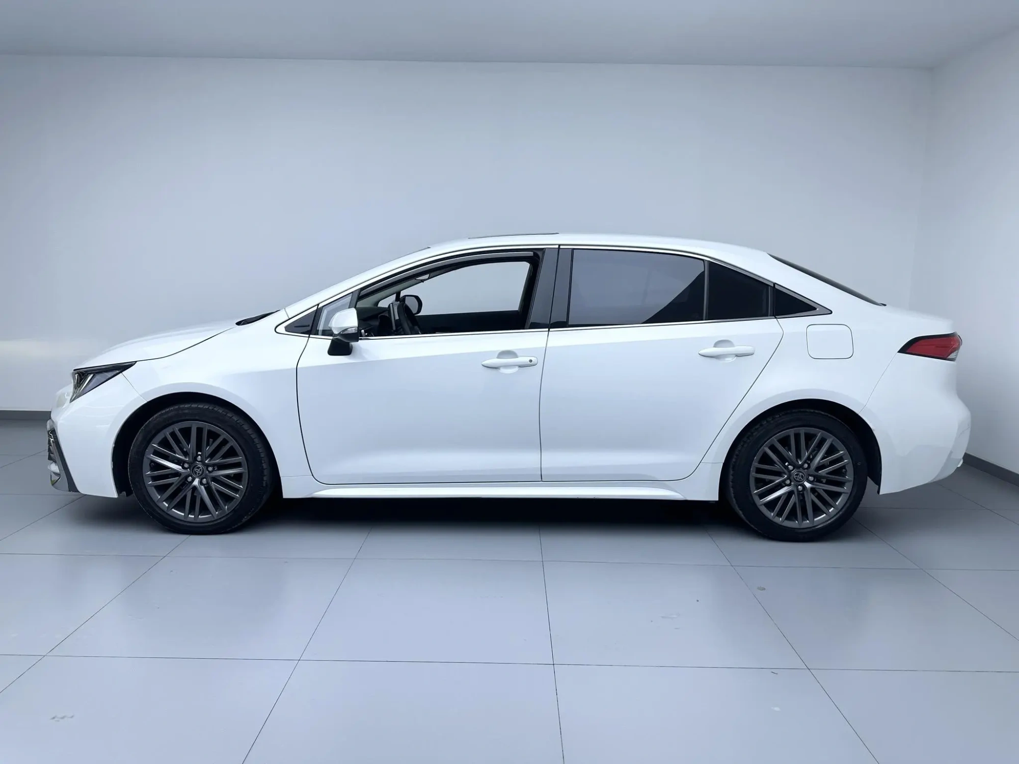 TOYOTA Ling Shang 2.0L Deluxe Edition