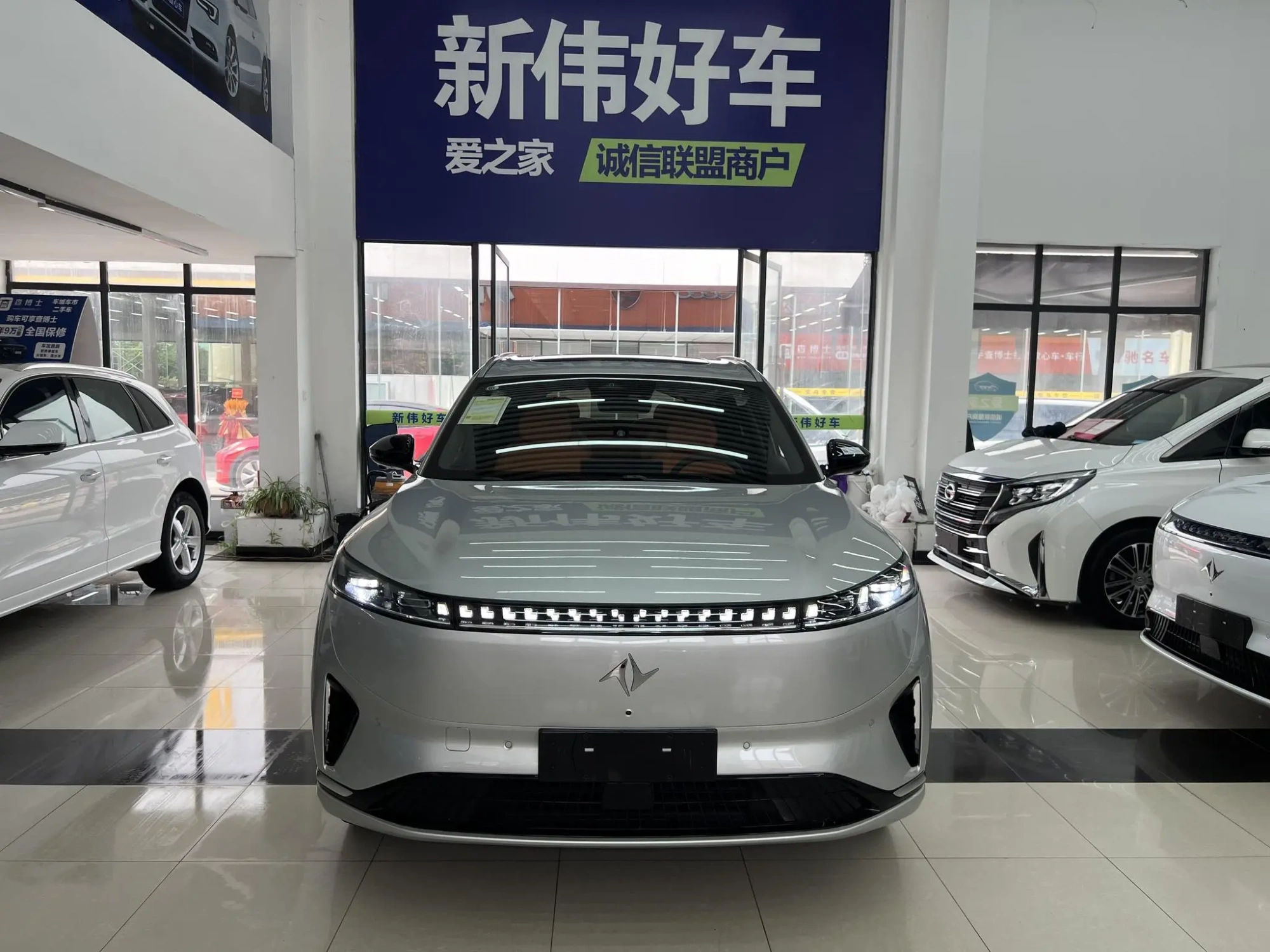 Dongfeng eπ eπ008 Extended Range Jiayue Edition 6 Seats