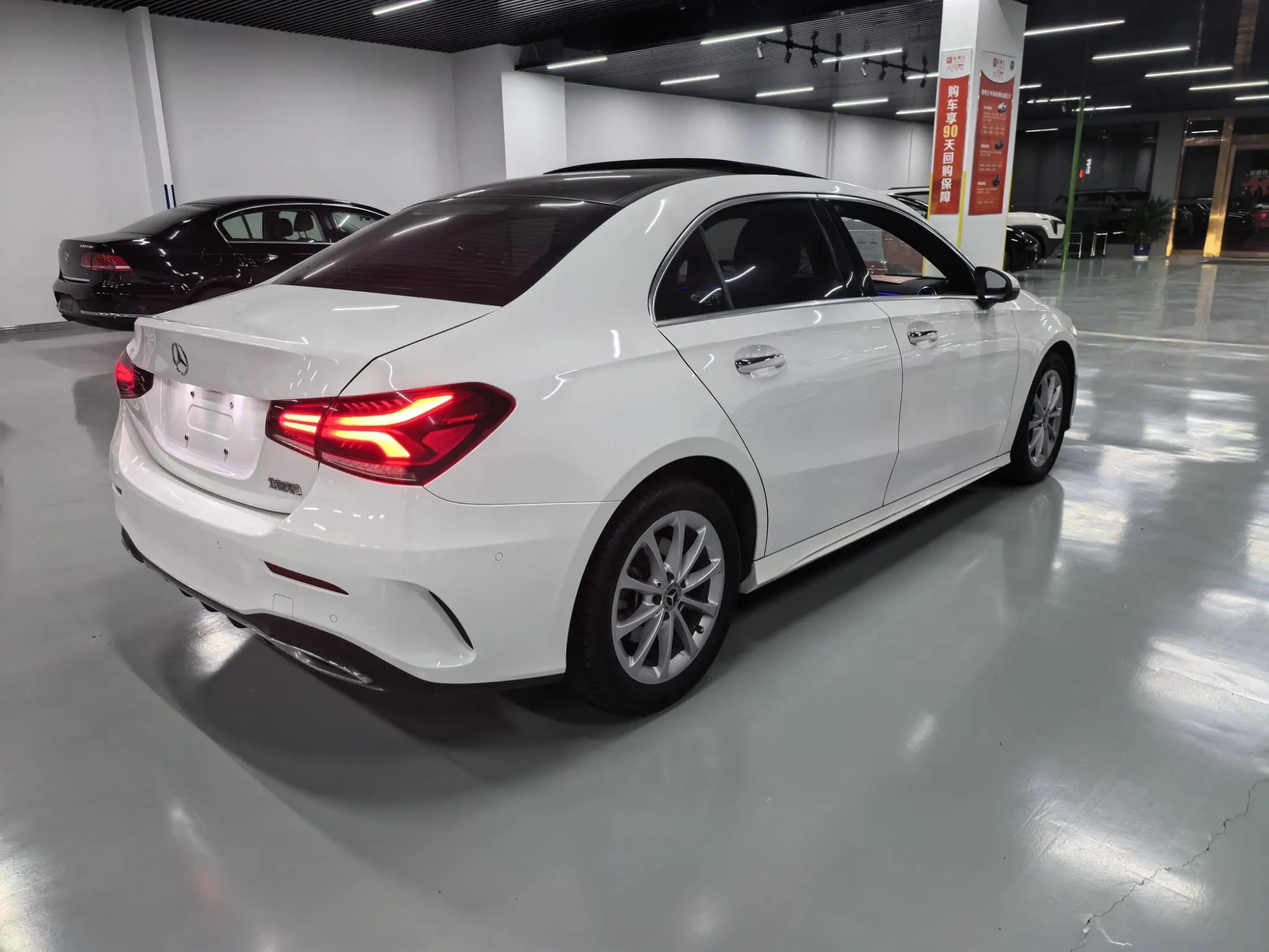 Mercedes-Benz Mercedes-Benz A-class A 200 L sports sedan fashion Version