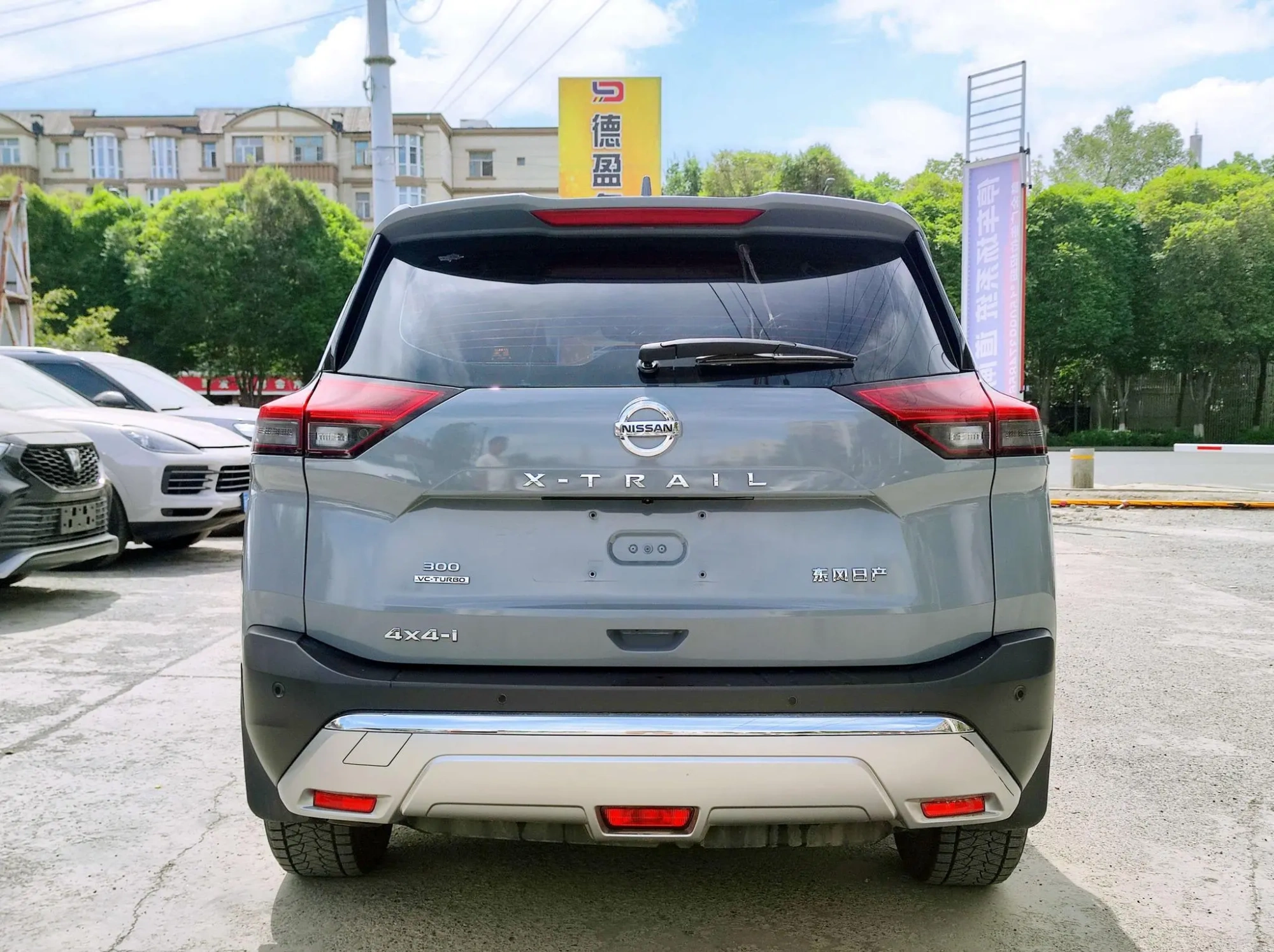 Nissan Qijun VC-Turbo 300 CVT 4WD Premium Edition 7 Seats