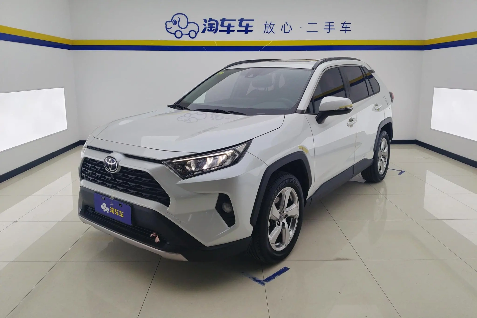 TOYOTA RAV4 Rongfang 2.0L CVT two-wheel drive fashion Plus version