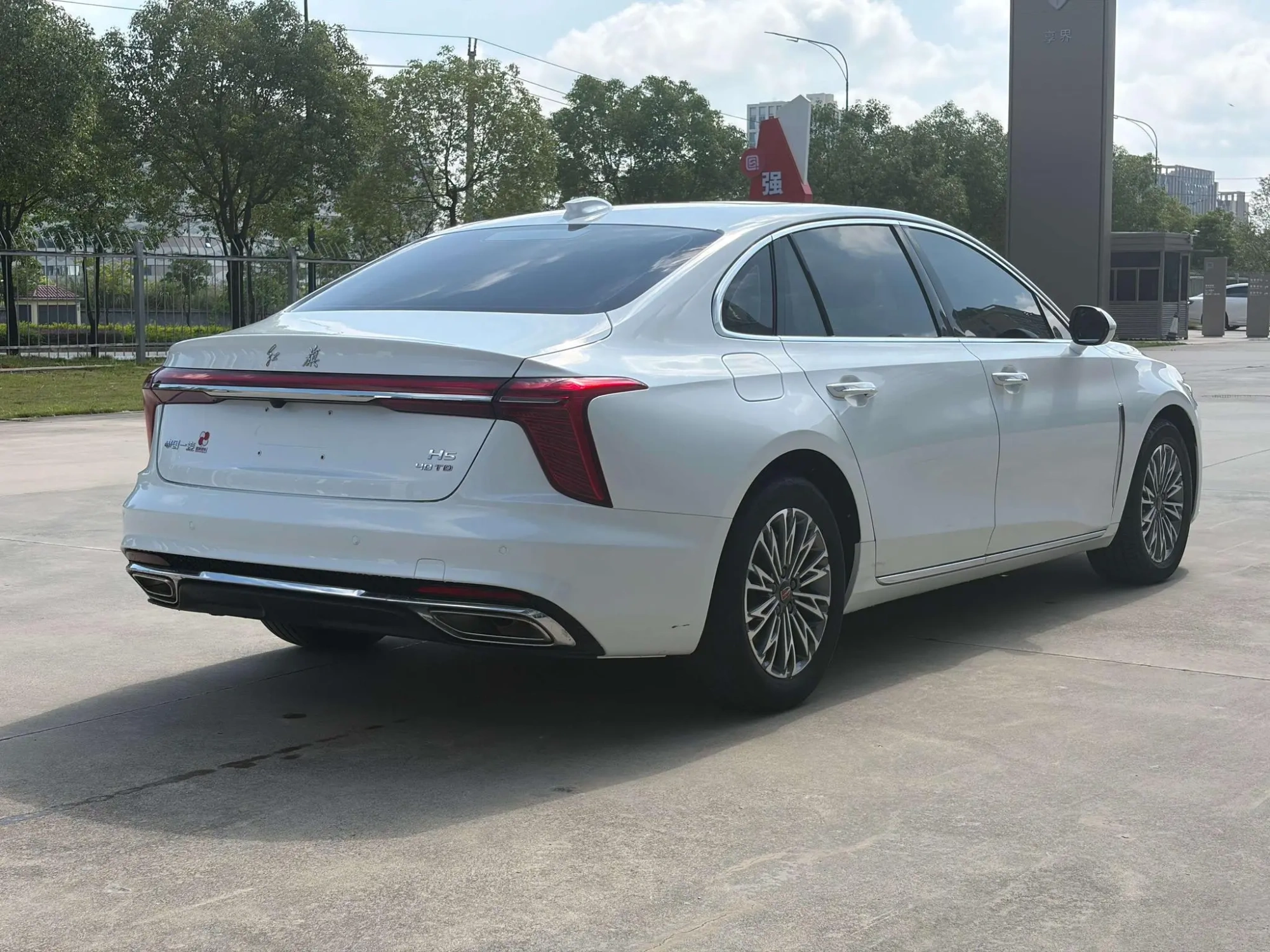 Hongqi Hongqi H5 2.0T Automatic Smart Union Flag Enjoy Edition