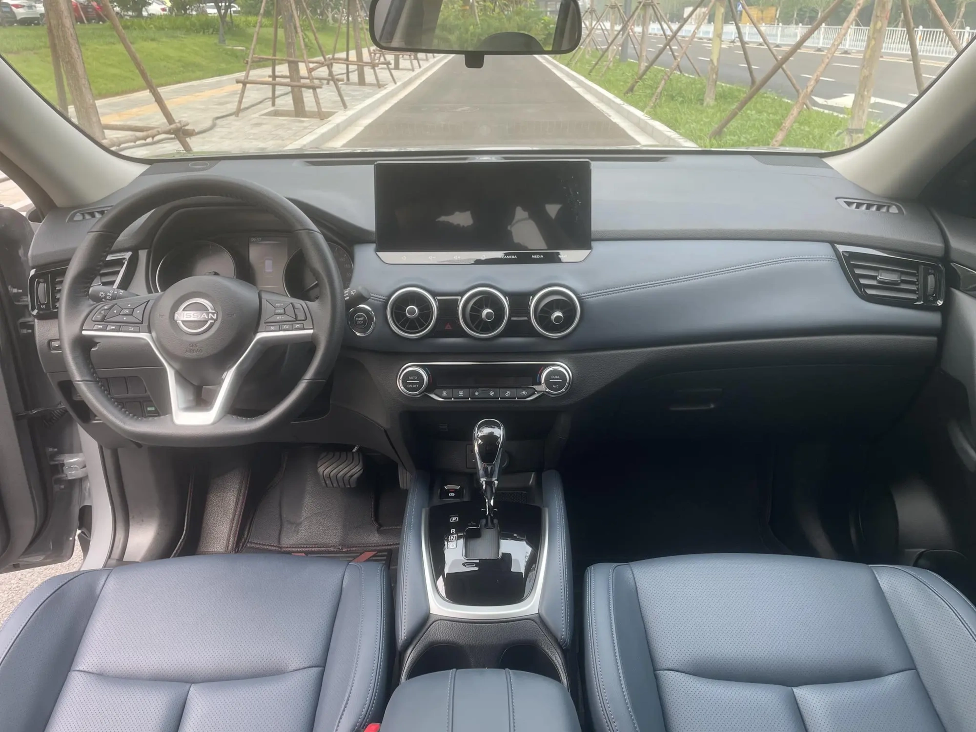 Nissan Qijun Honor 2.0L two-wheel drive leading version