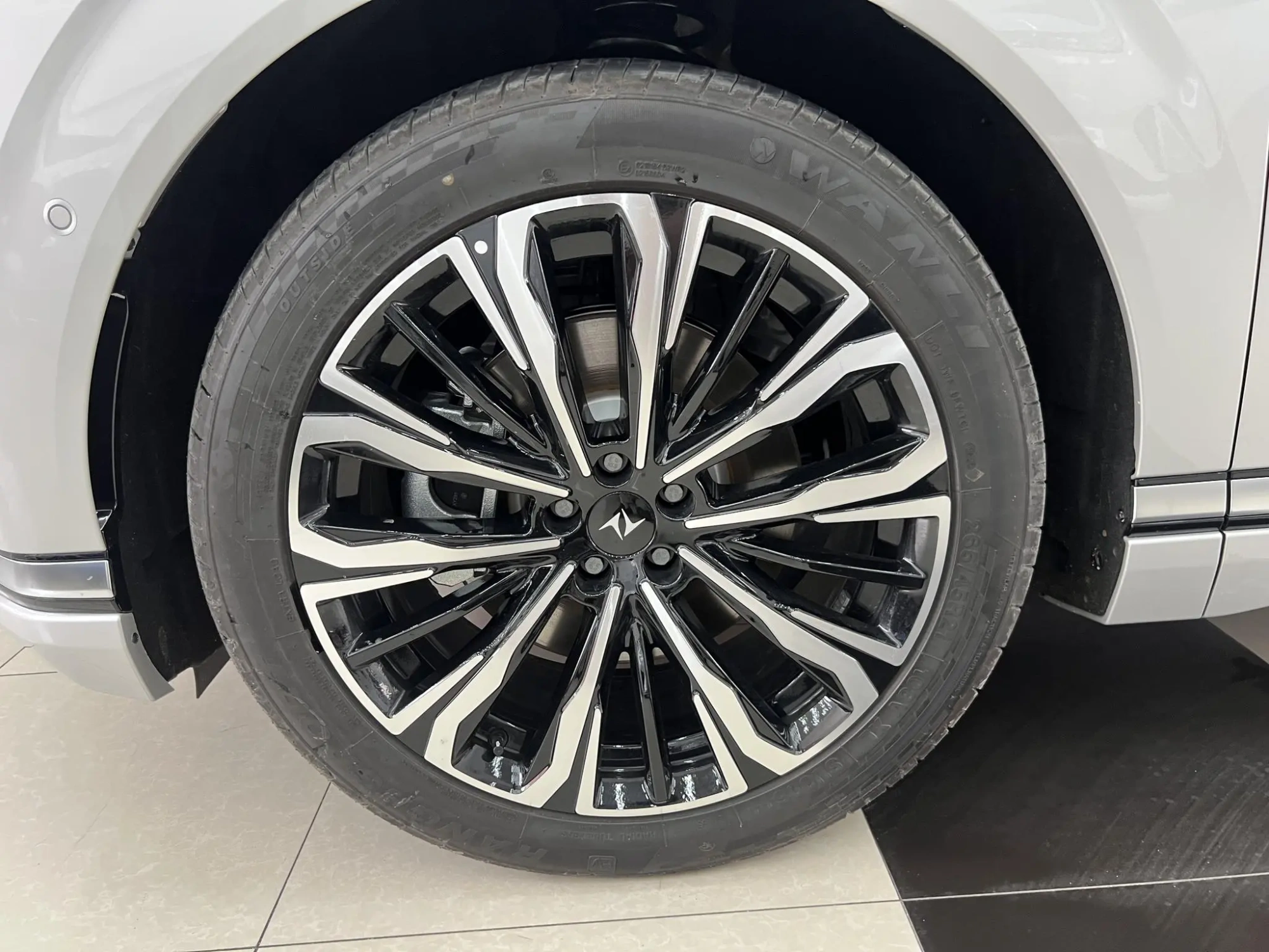 Dongfeng eπ eπ008 Extended Range Jiayue Edition 6 Seats