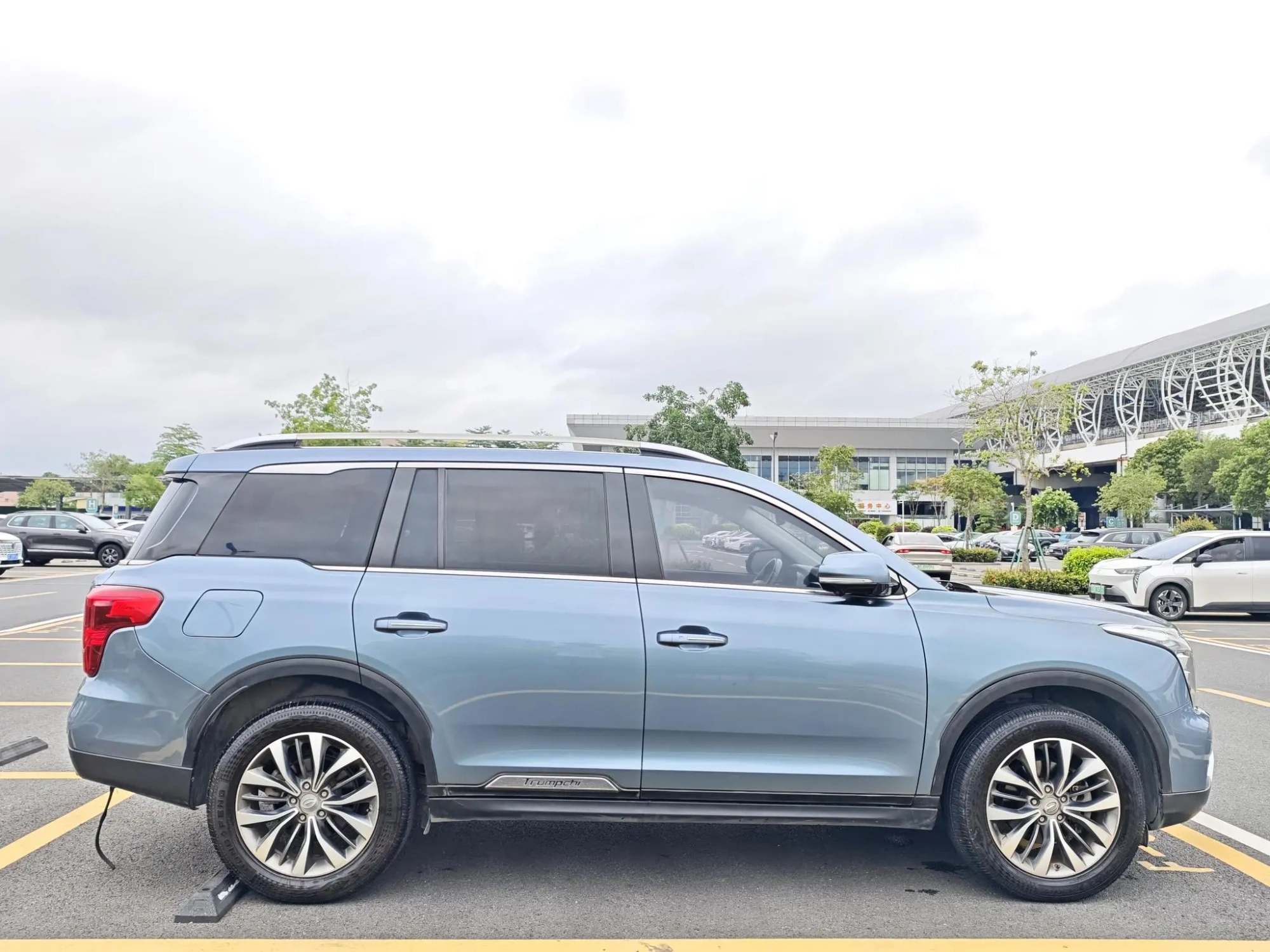 GAC Trumpchi GS8 320T two-wheel drive luxury Zhilian Edition 7 seats