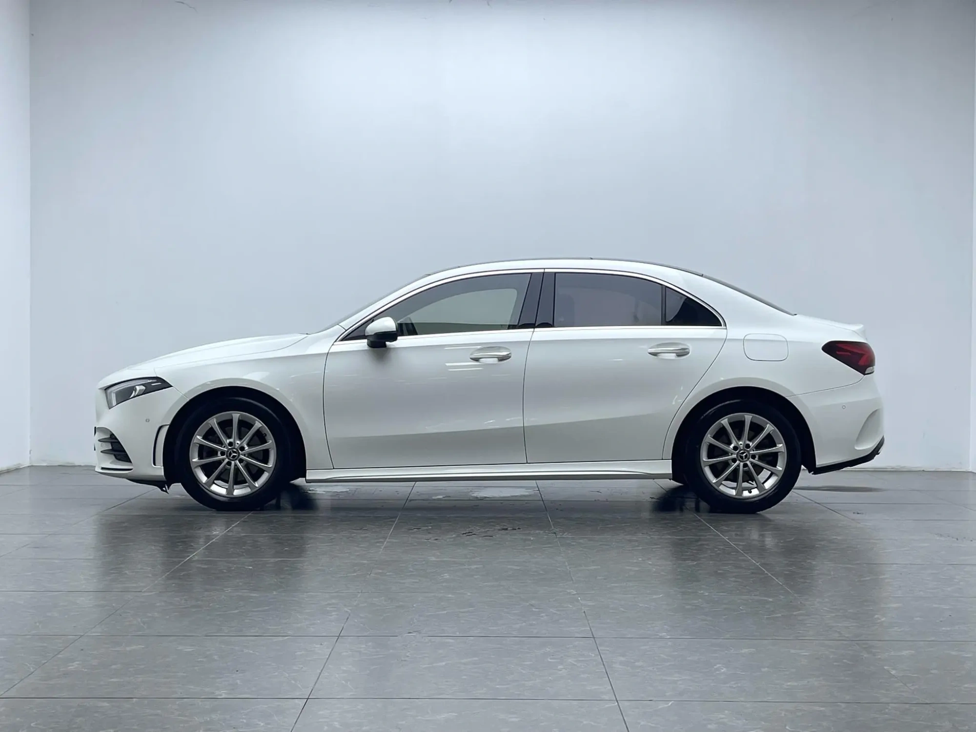 Mercedes-Benz Mercedes-Benz A-class A 200 L sports sedan fashion Version
