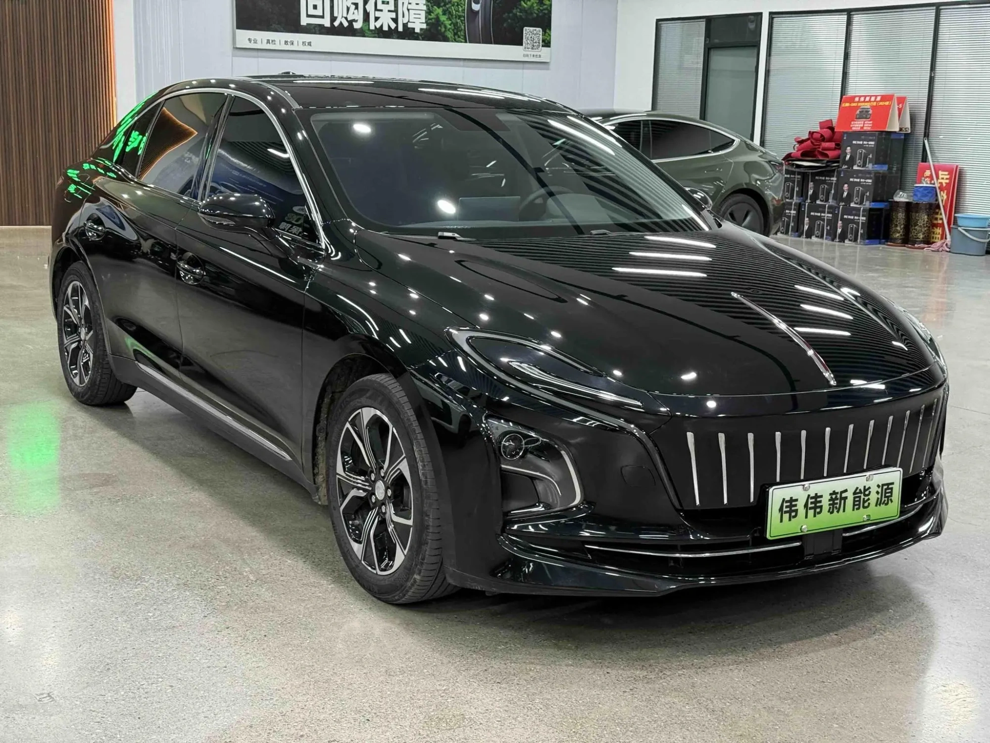 Hongqi Hongqi E-QM5 Basic Travel Version