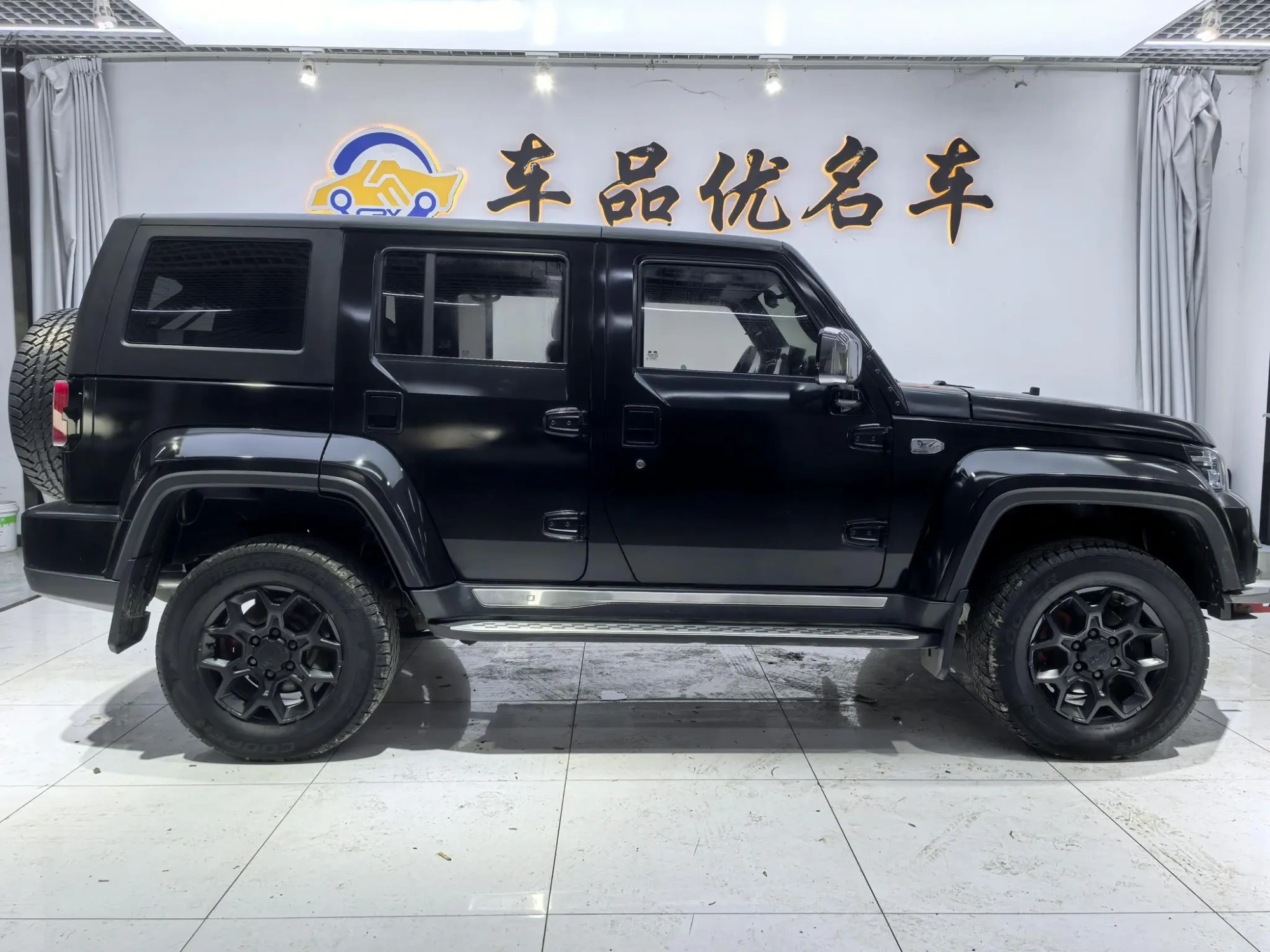 Beijing Beijing off-road BJ40 2.0D automatic four-wheel drive blade Hero version knight type