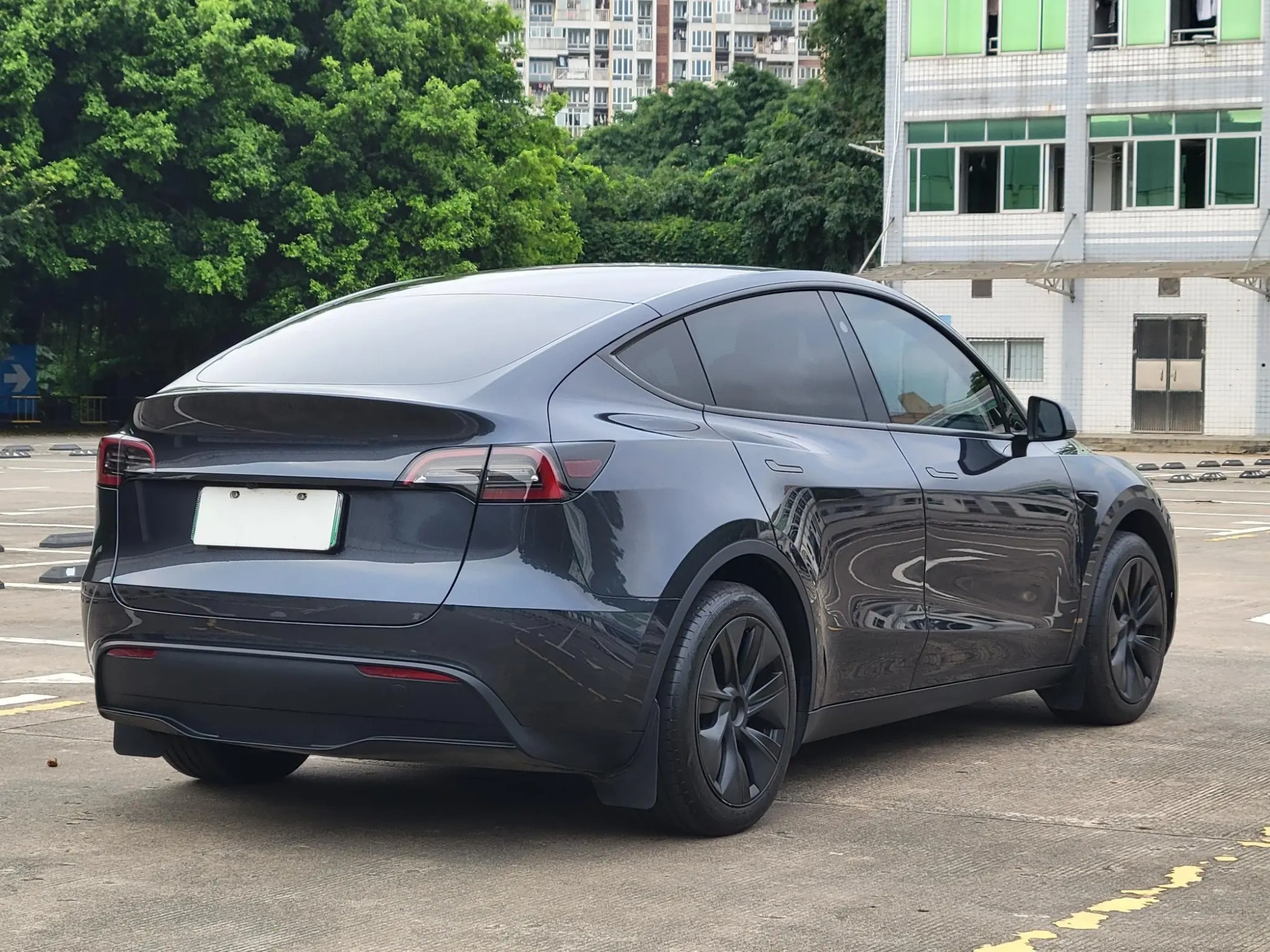 Tesla Model Y Rear-wheel drive version