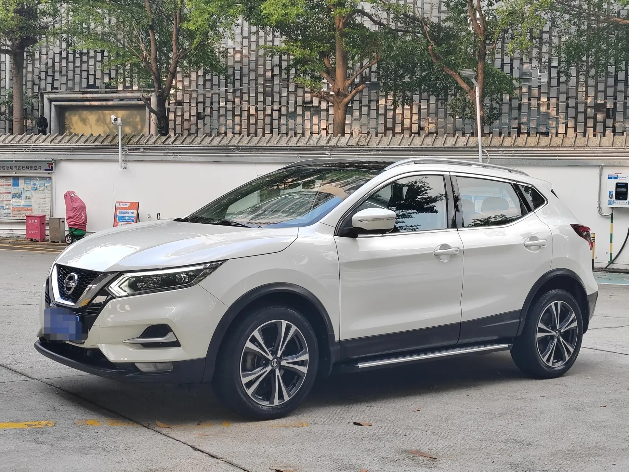 Nissan Qashqai 2.0 L XV Prem Deluxe Edition