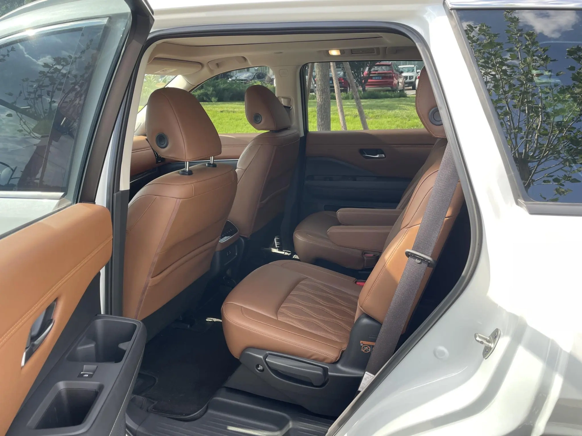 Nissan Exploring the land 380VC-TURBO four-wheel drive Zhizun Edition six-seater