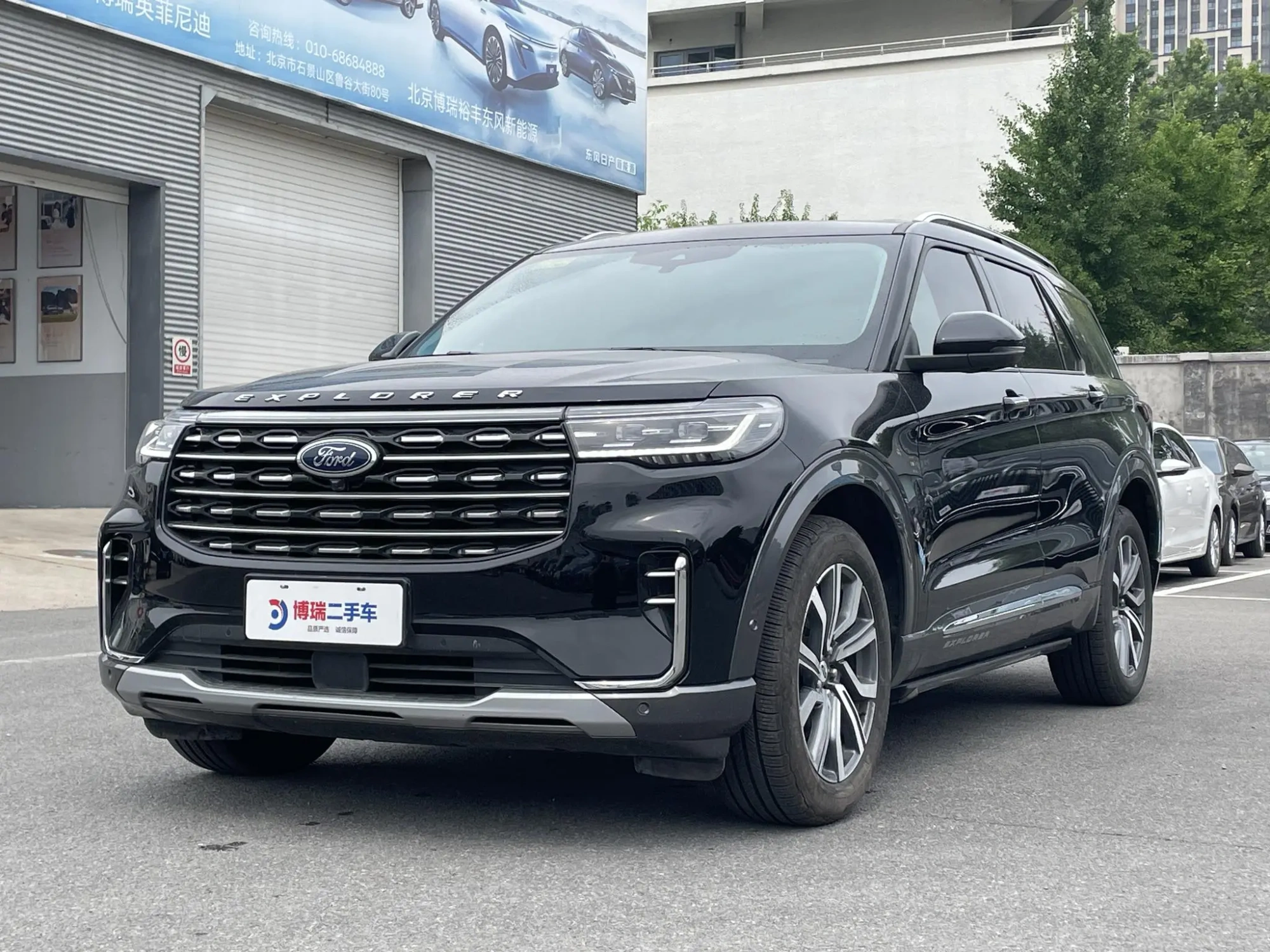 Ford Explorer EcoBoost 285 four-wheel drive titanium version 6 seats