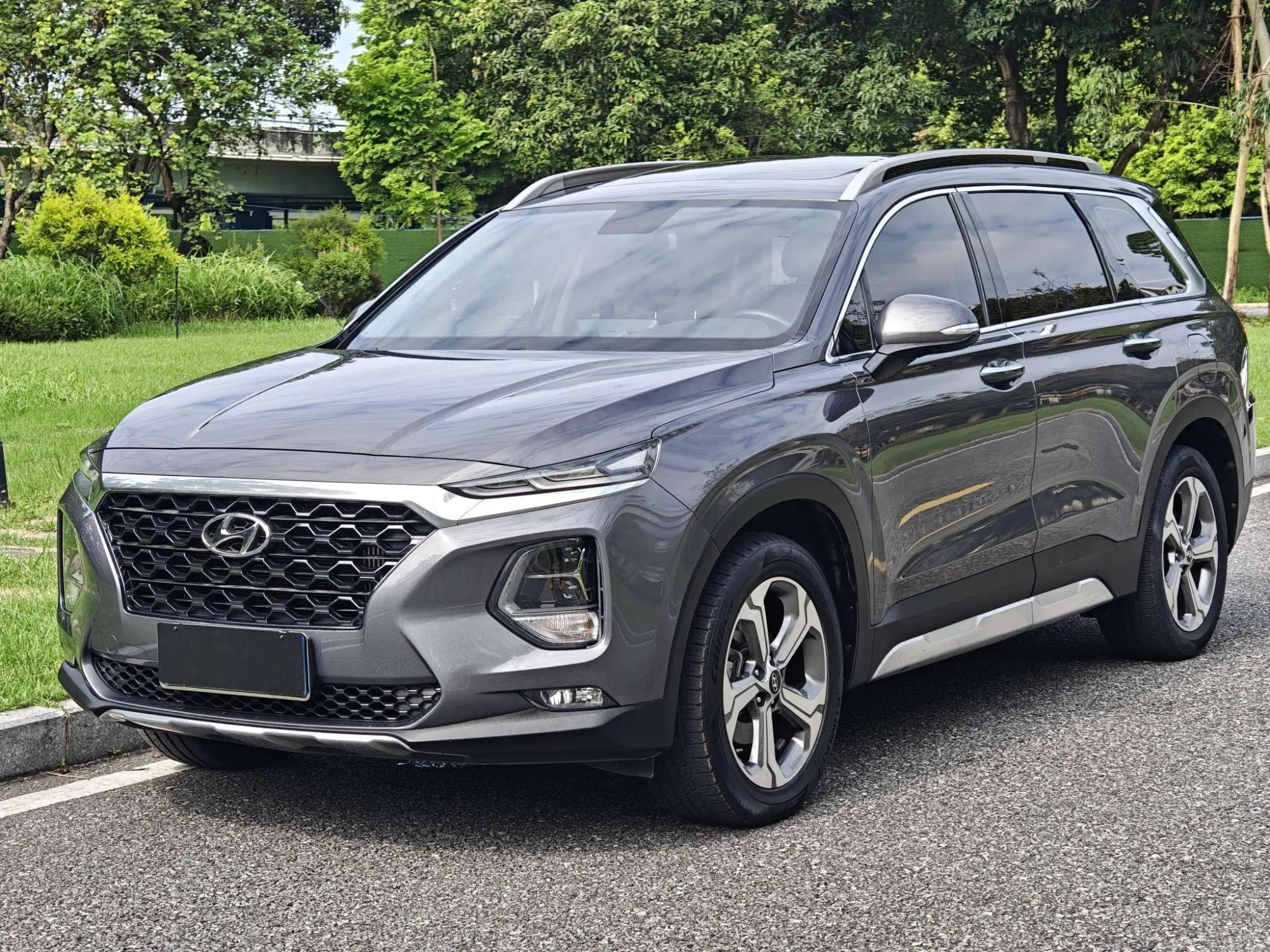 Hyundai Shengda 380 TGDi GLS automatic two-wheel drive deluxe edition Country V