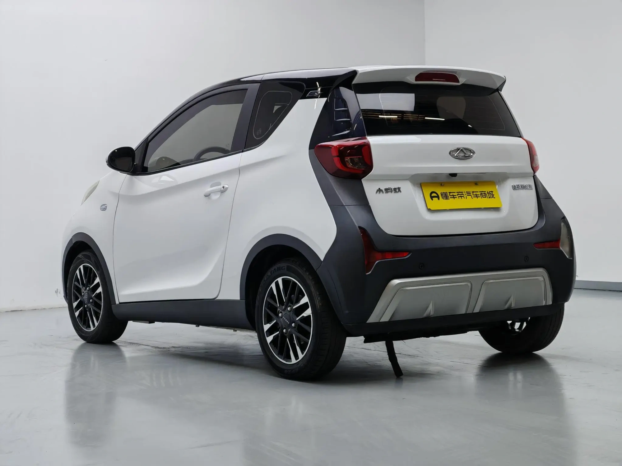 Chery Fulwin Little ant Sweet powder semi-sugar version lithium iron phosphate 30.7 kWh 30kW 301km