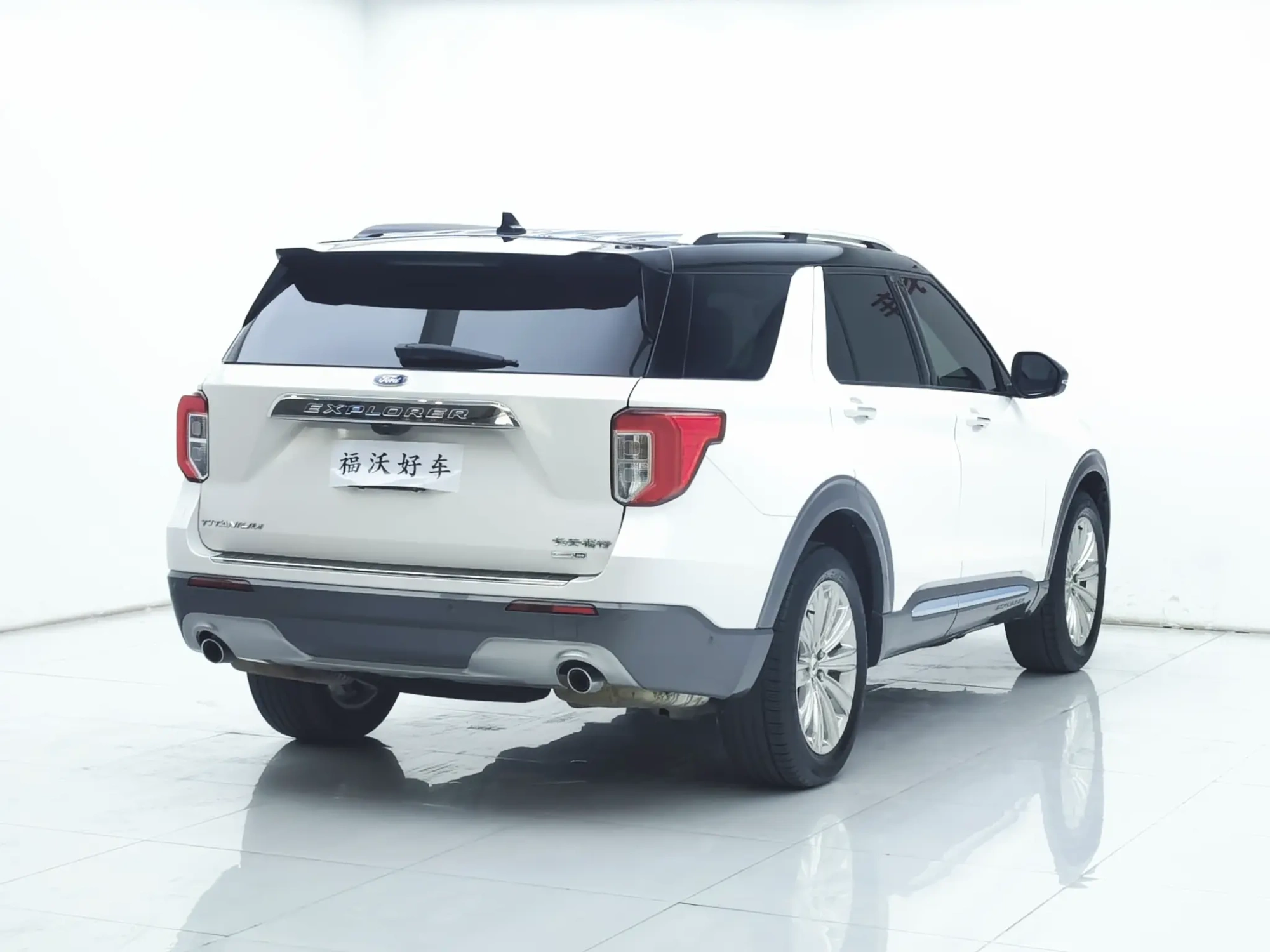 Ford Explorer EcoBoost 285 four-wheel drive titanium version 6 seats