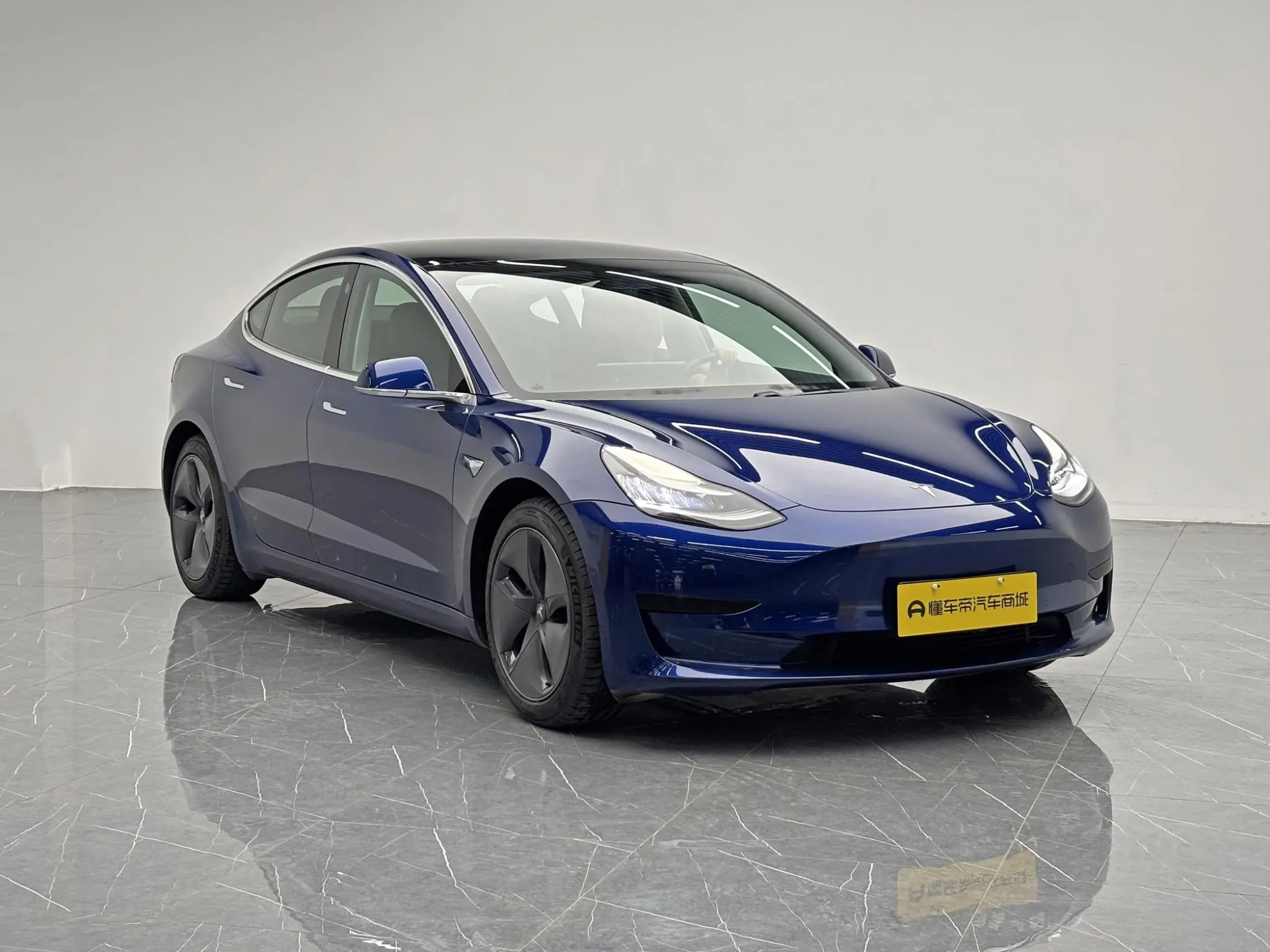 Tesla Model 3 Upgraded version of standard battery life rear drive