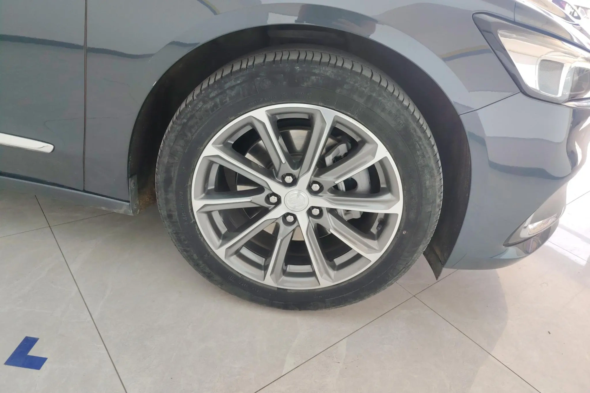 Buick Lacrosse 652T luxury