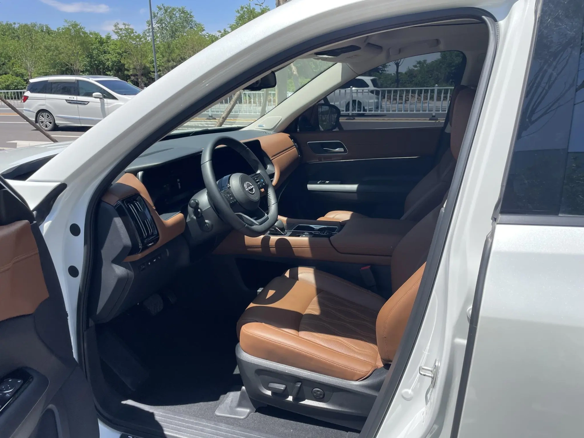 Nissan Exploring the land 380VC-TURBO four-wheel drive Zhizun Edition six-seater