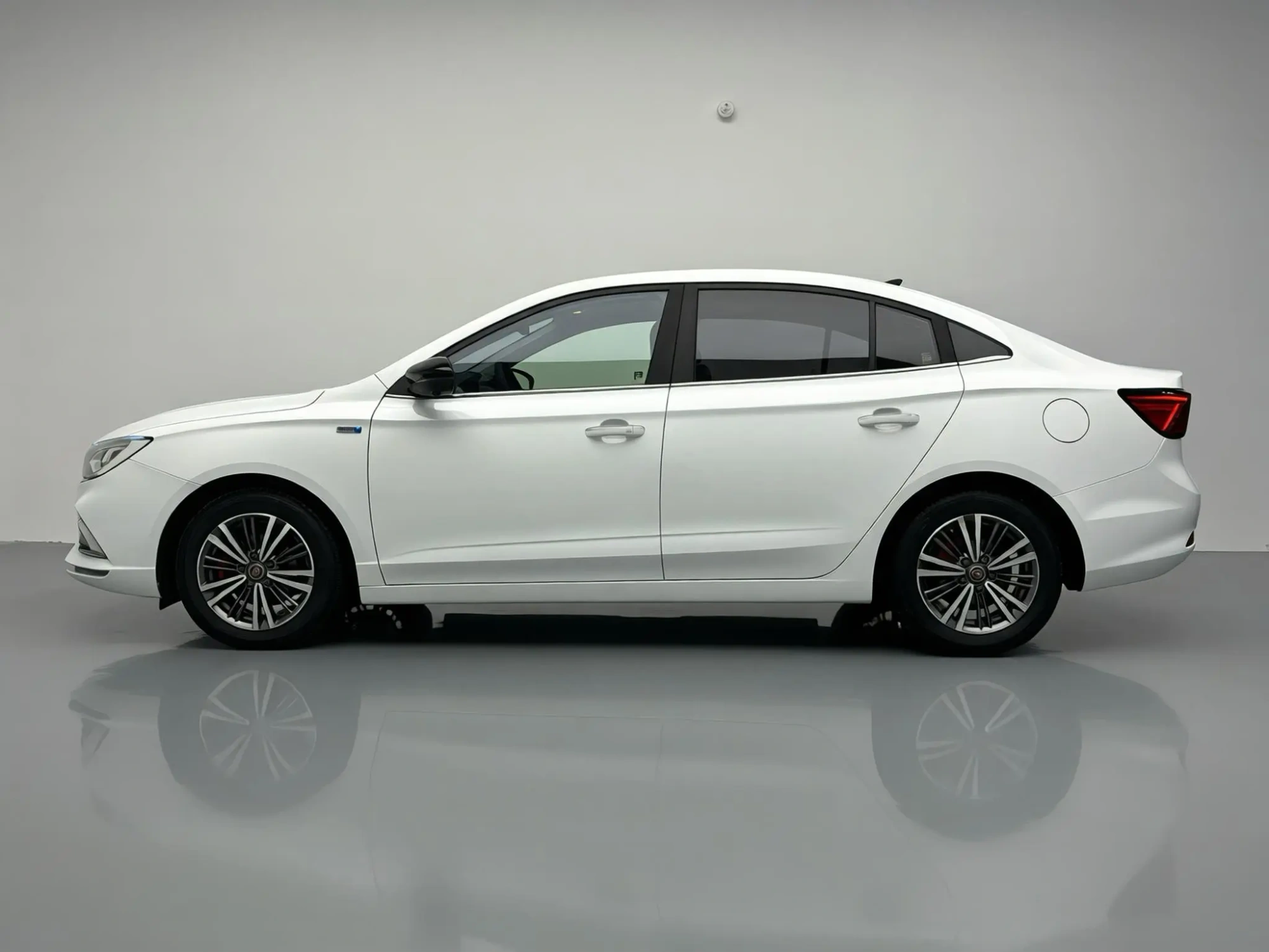 Roewe Roewe i5 1.5L automatic 4G interconnection Langham Place version Country V