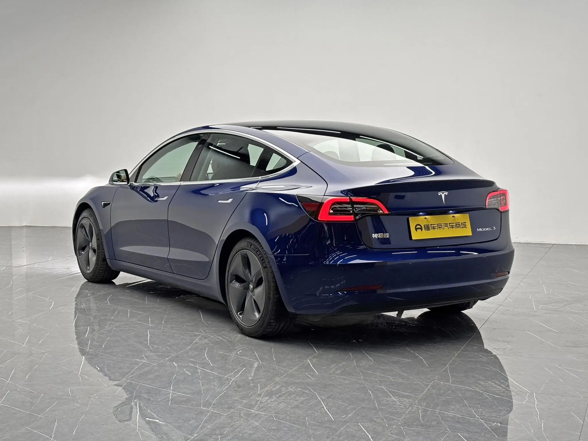 Tesla Model 3 Upgraded version of standard battery life rear drive
