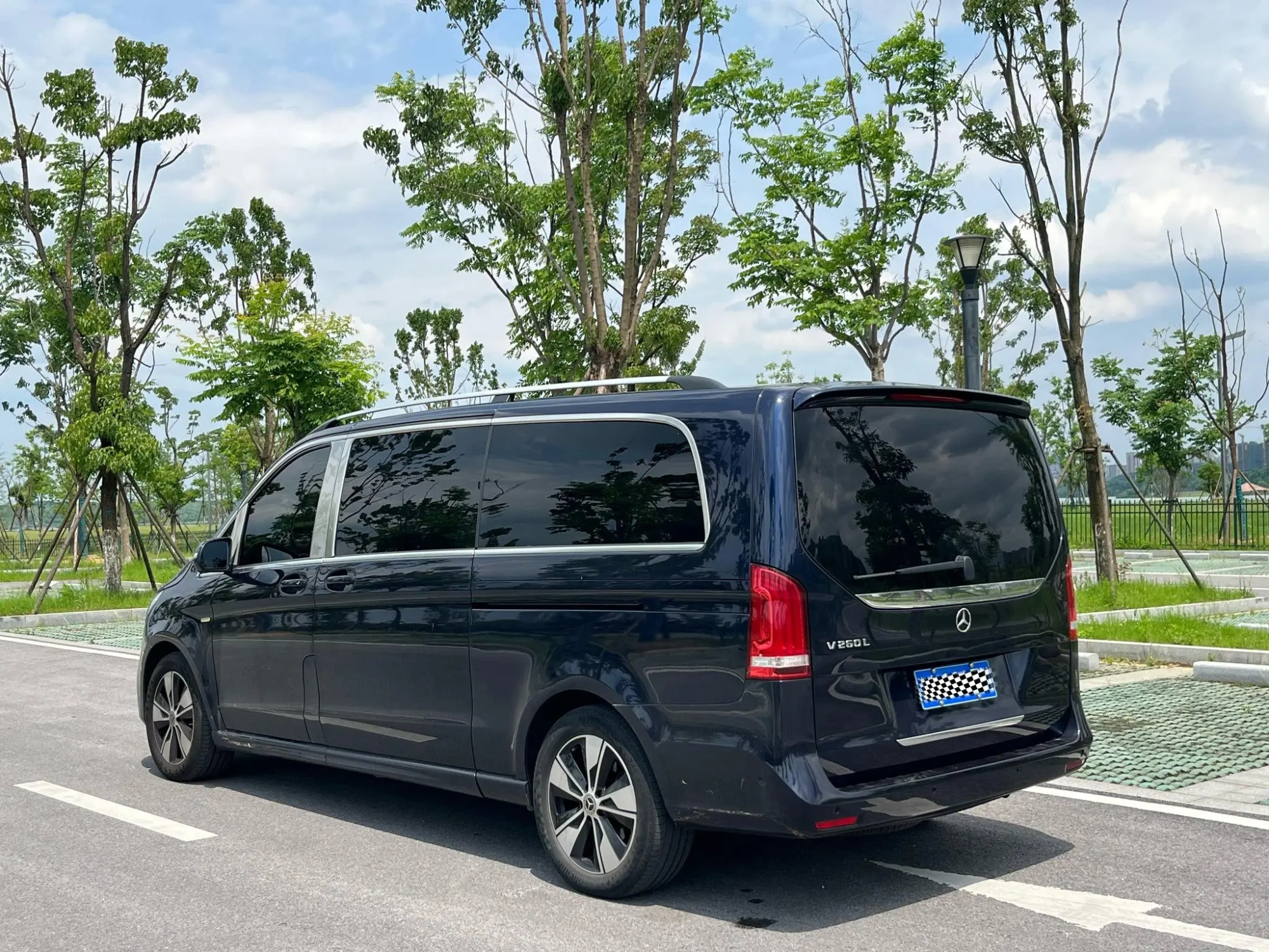 Mercedes-Benz Mercedes-Benz V-class V 260 L Long Wheelbase Premium Edition