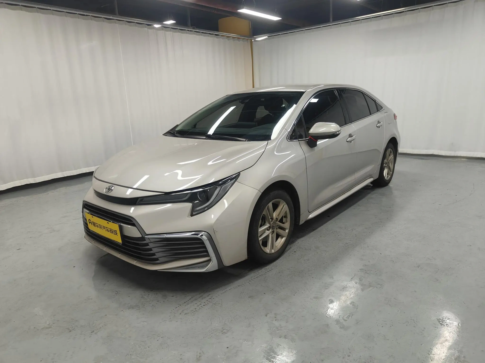TOYOTA Ling Shang 2.0L Leading version