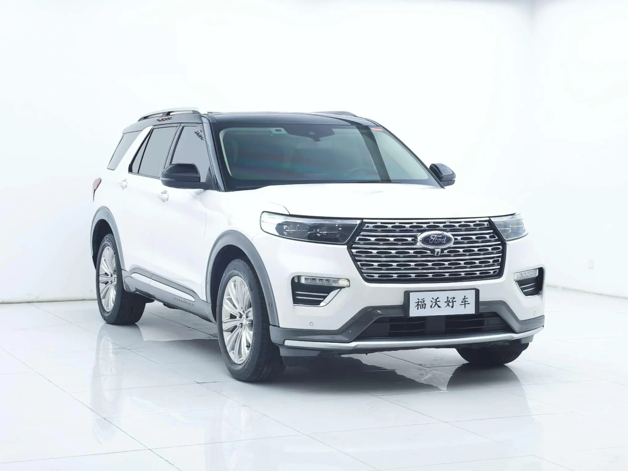 Ford Explorer EcoBoost 285 four-wheel drive titanium version 6 seats